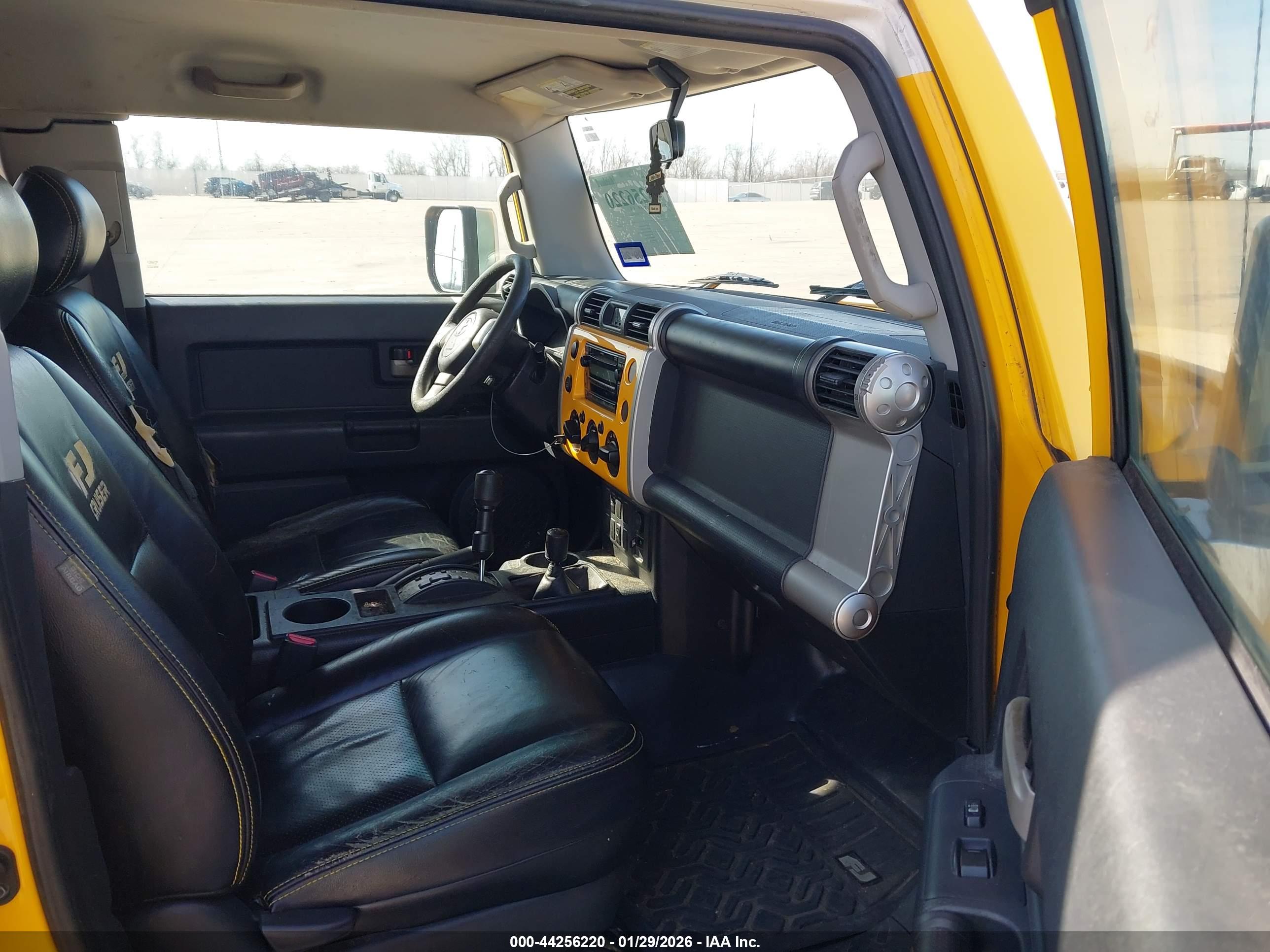 TOYOTA FJ image 5