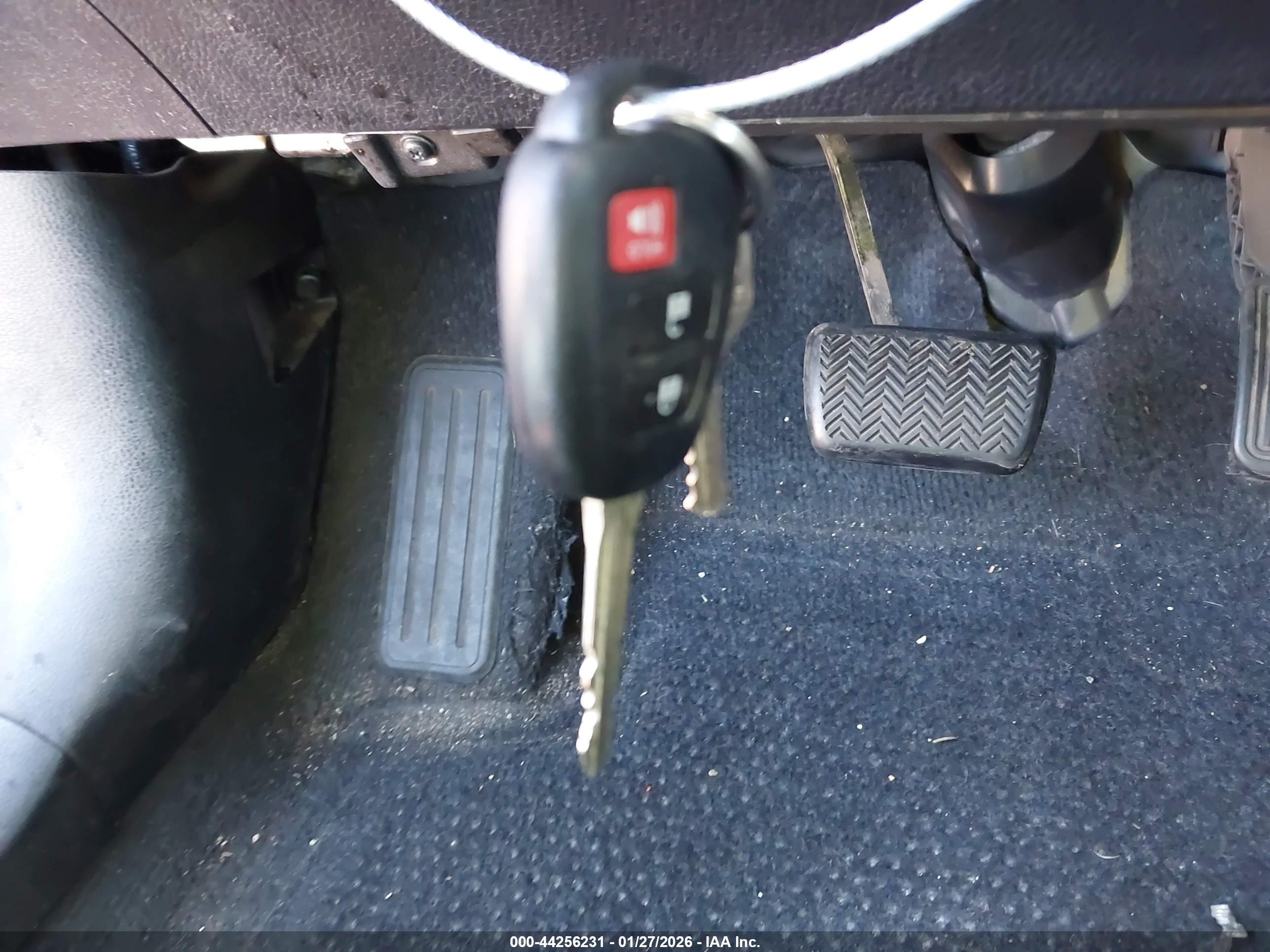 TOYOTA RAV4 image 11