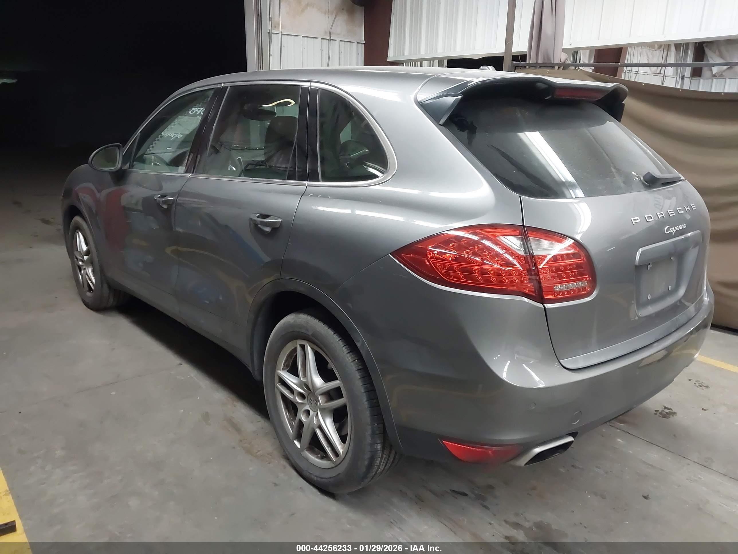 PORSCHE CAYENNE image 3