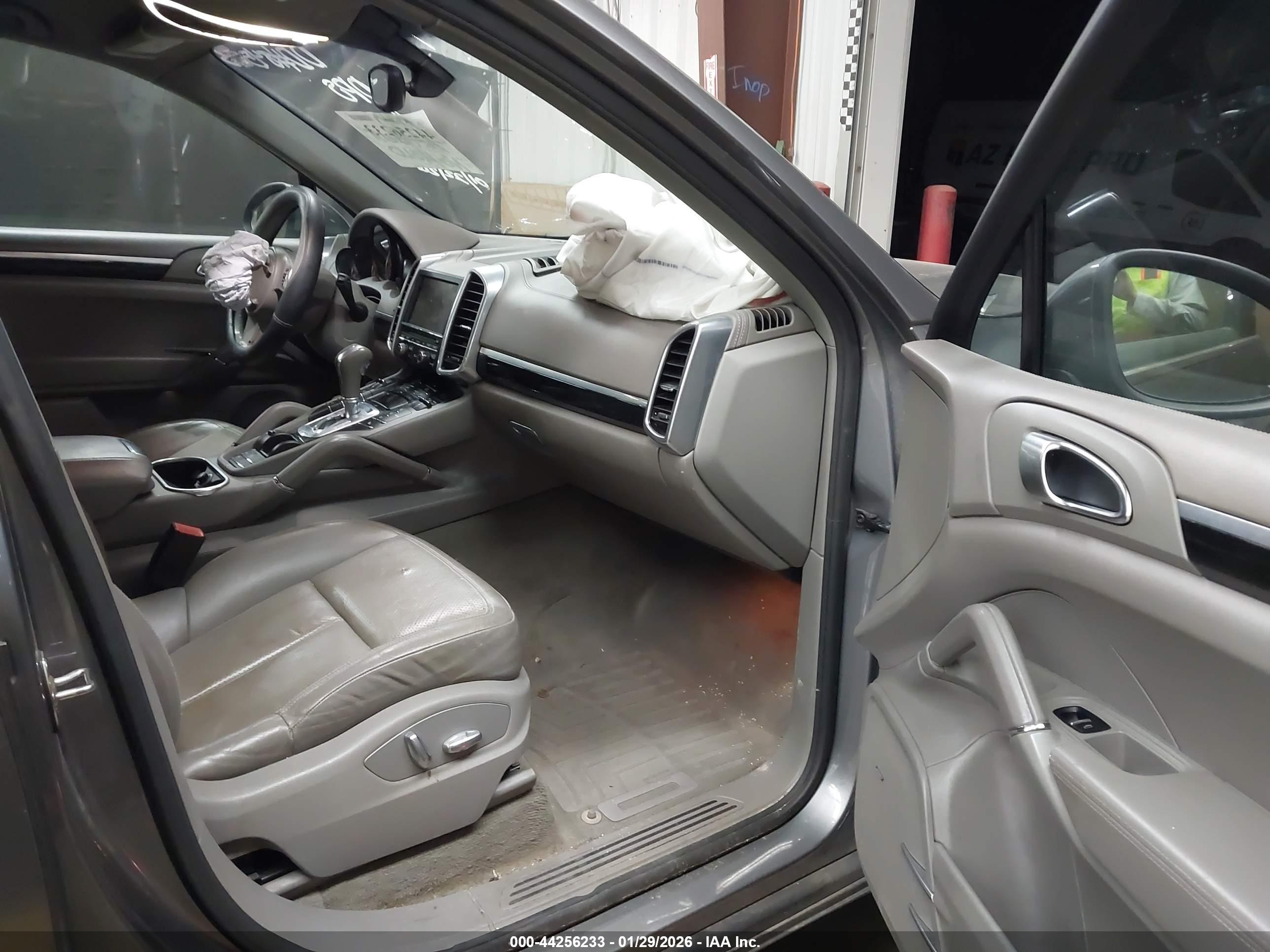 PORSCHE CAYENNE image 5