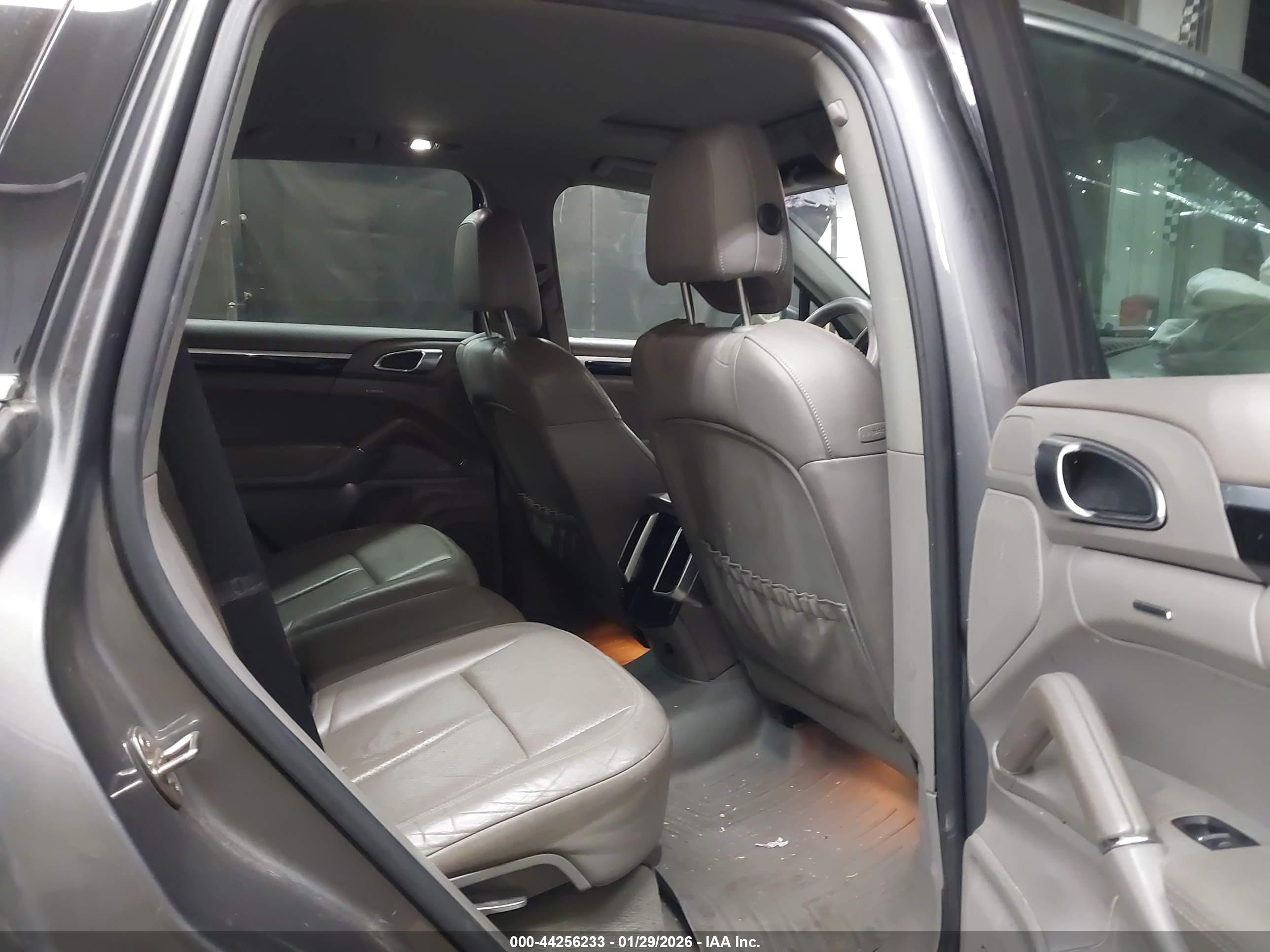PORSCHE CAYENNE image 8