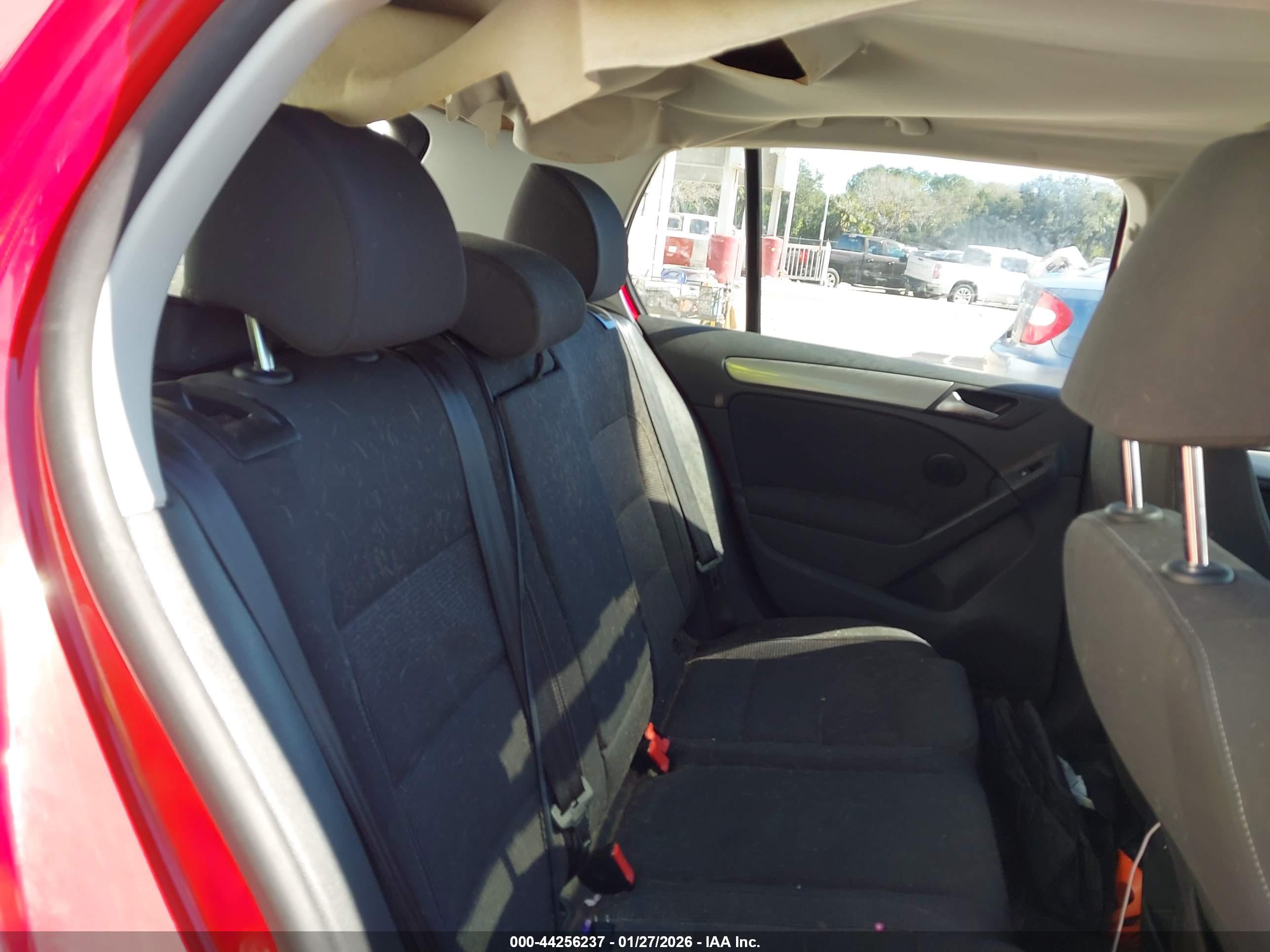 VOLKSWAGEN GOLF image 8