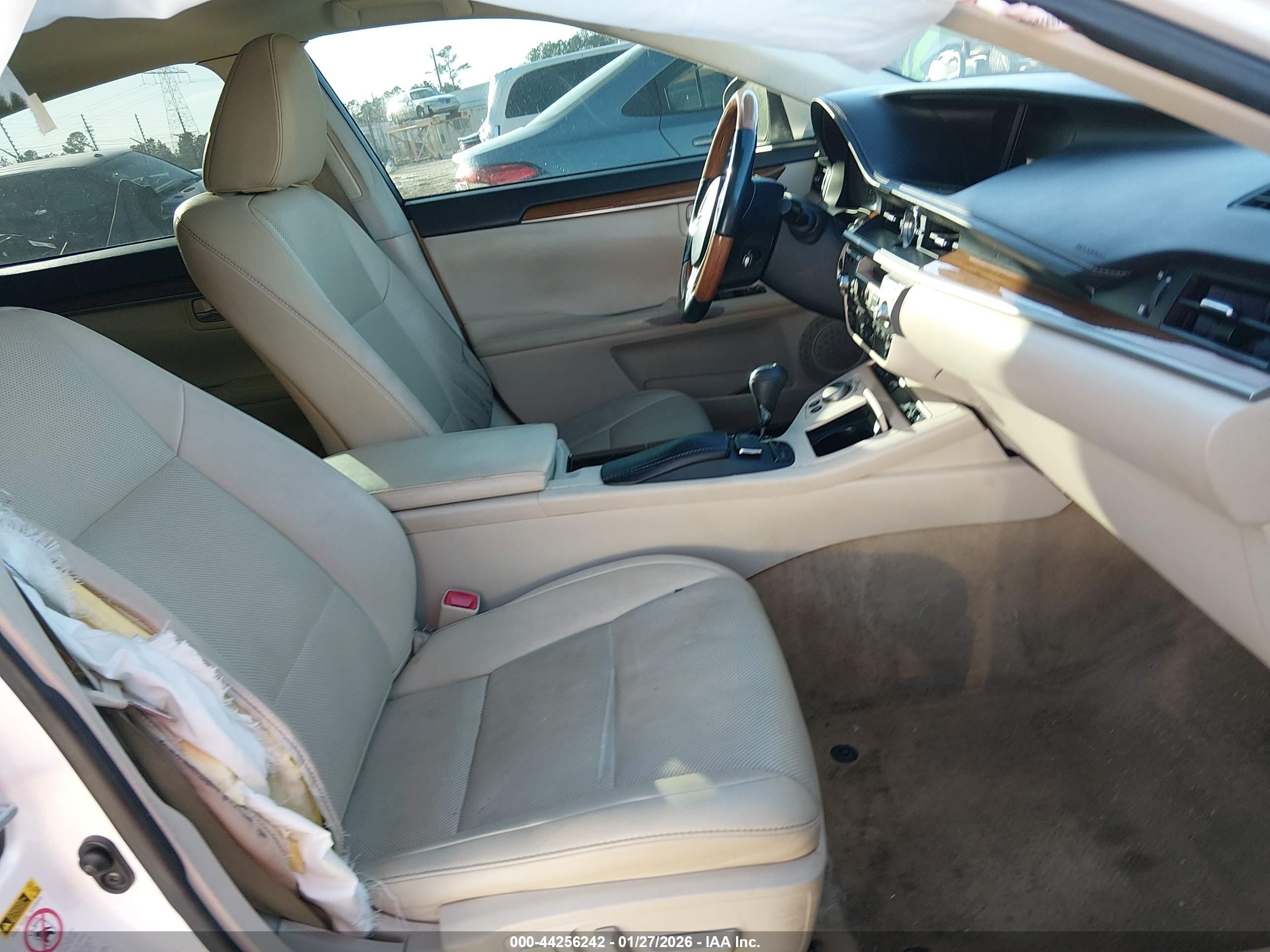LEXUS ES image 5