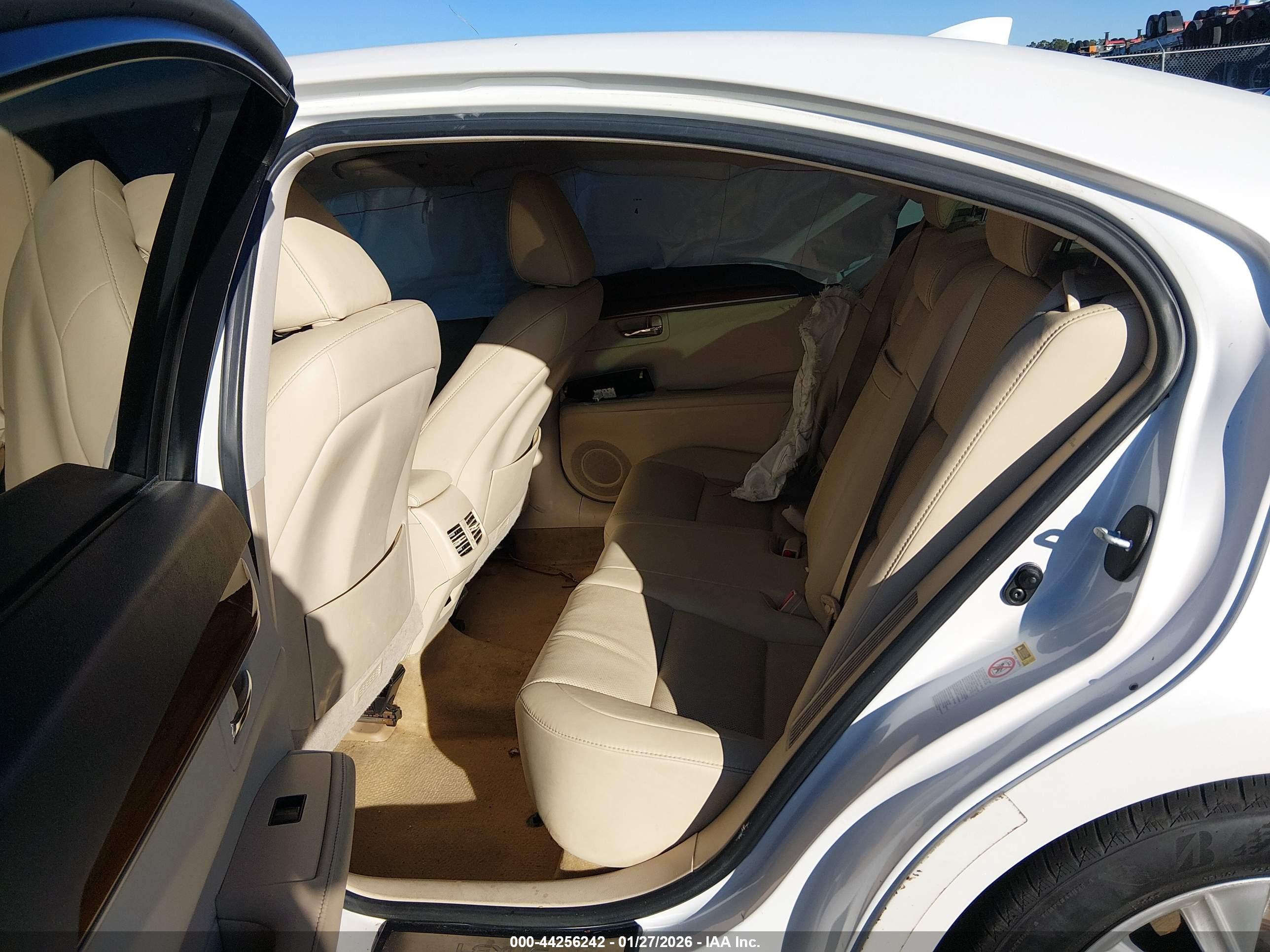 LEXUS ES image 8