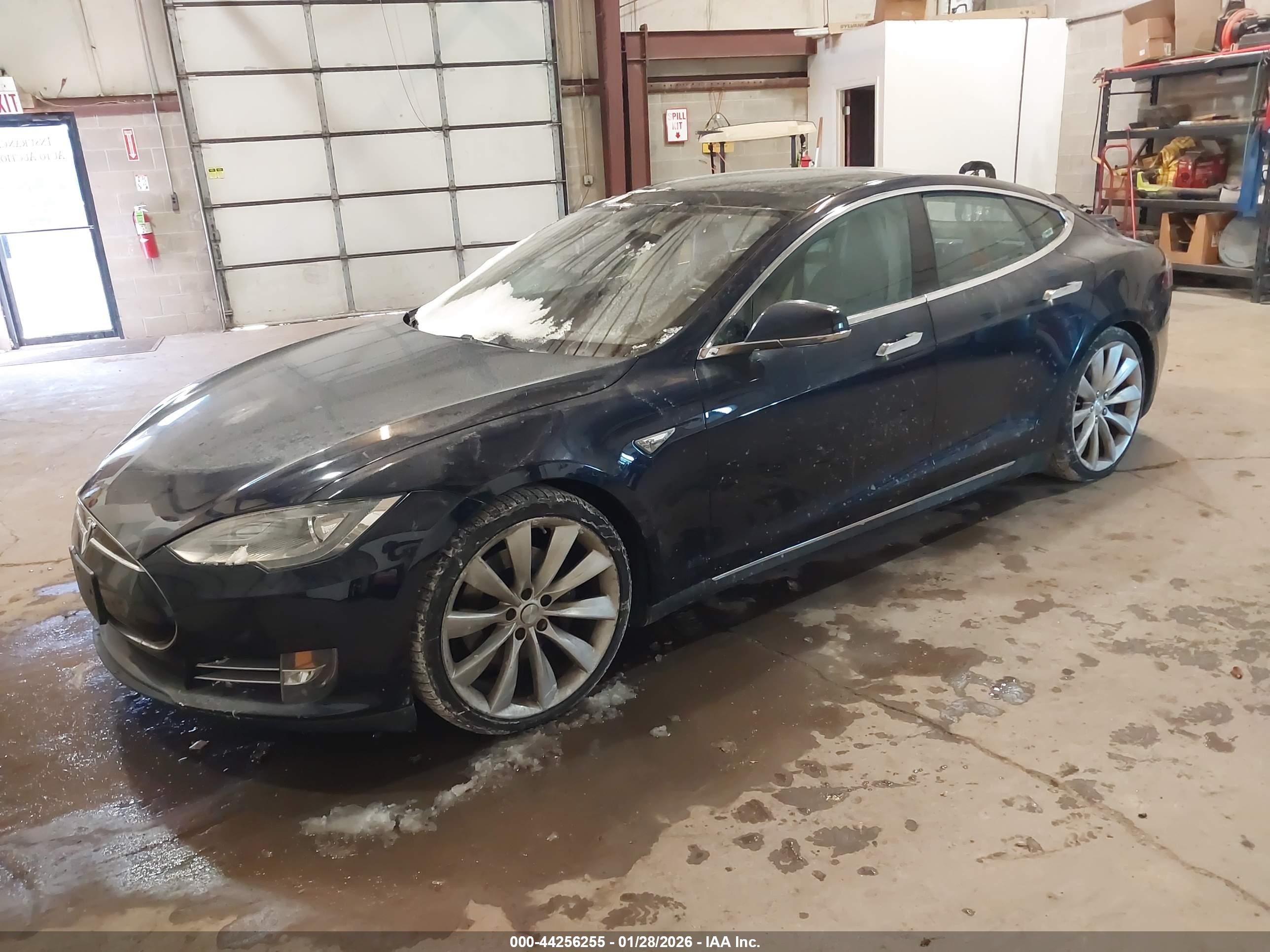 TESLA MODEL image 2