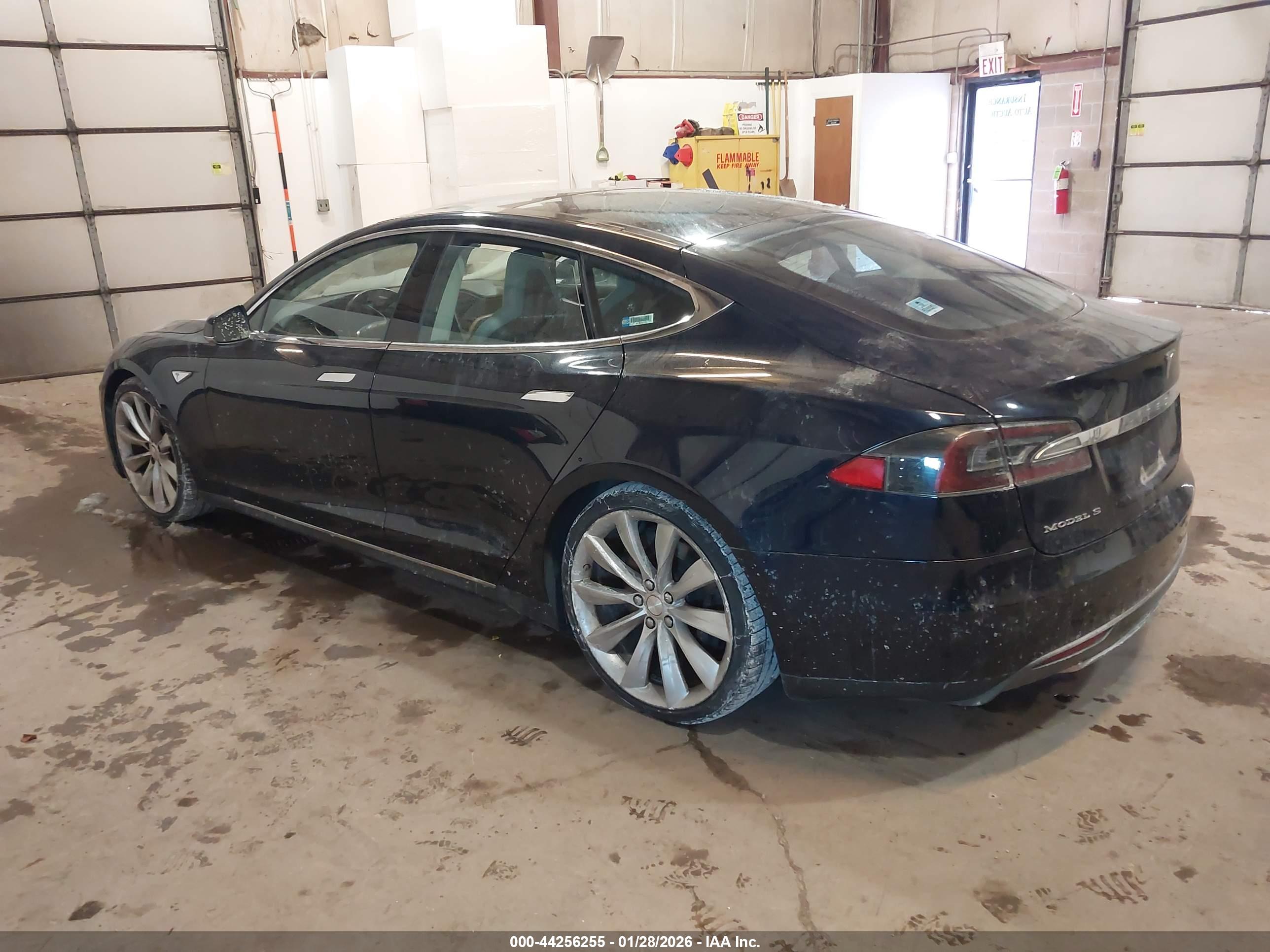 TESLA MODEL image 3