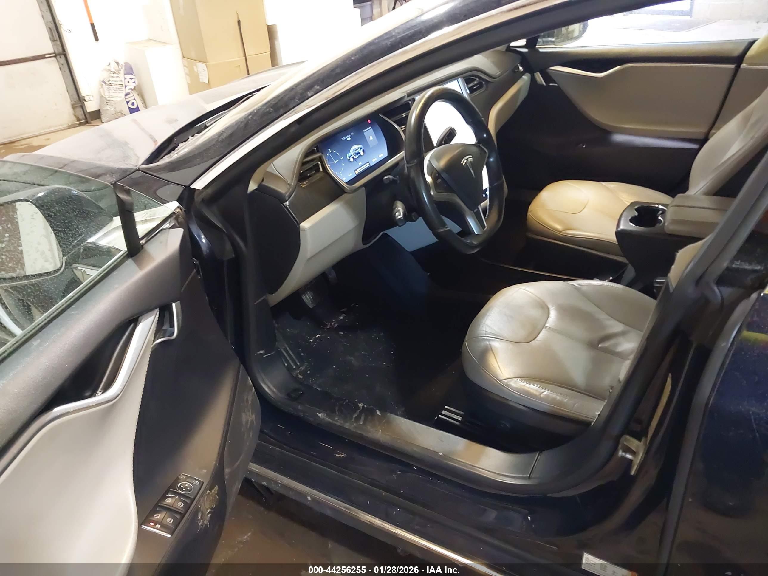 TESLA MODEL image 5