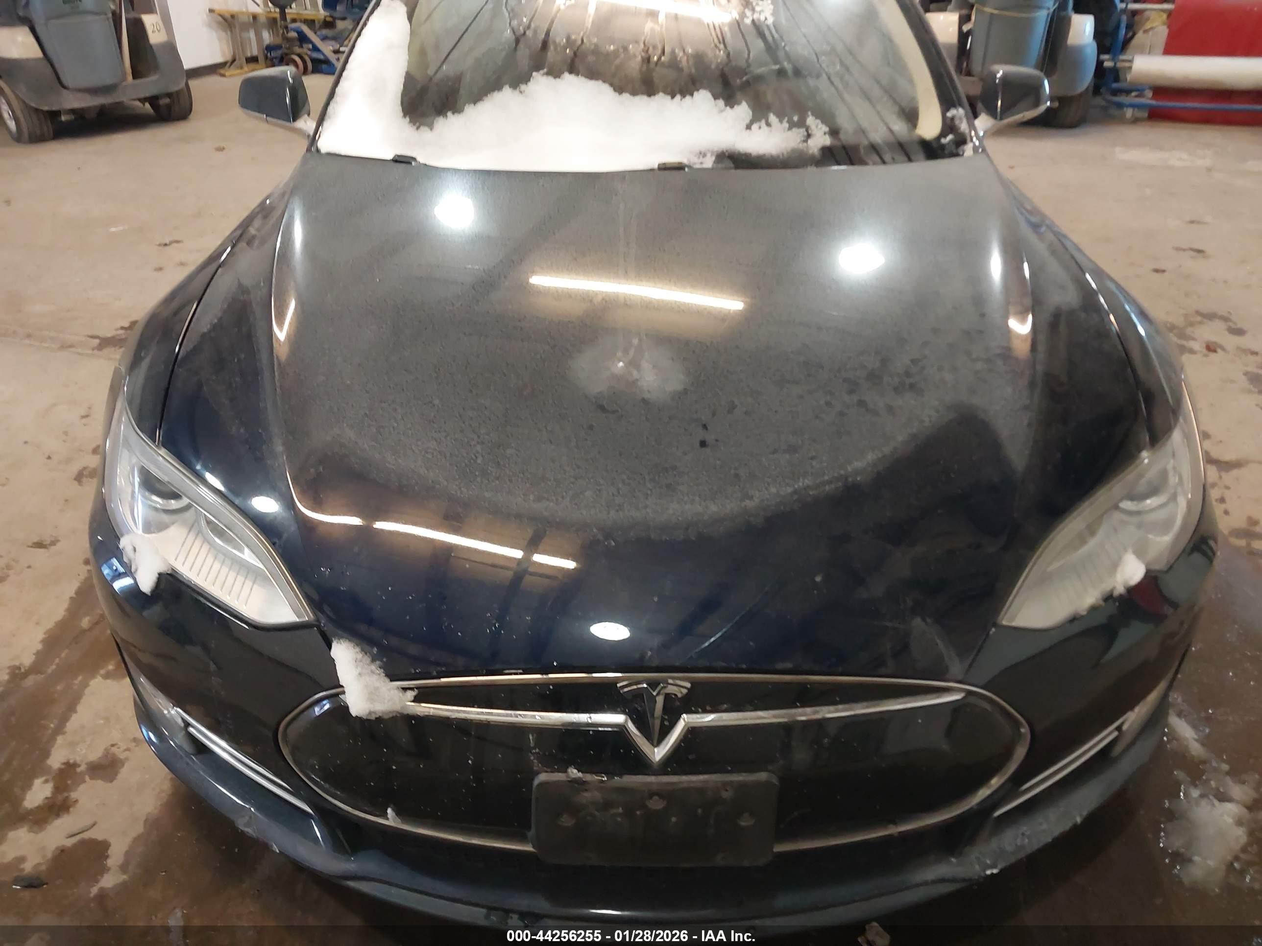 TESLA MODEL image 6