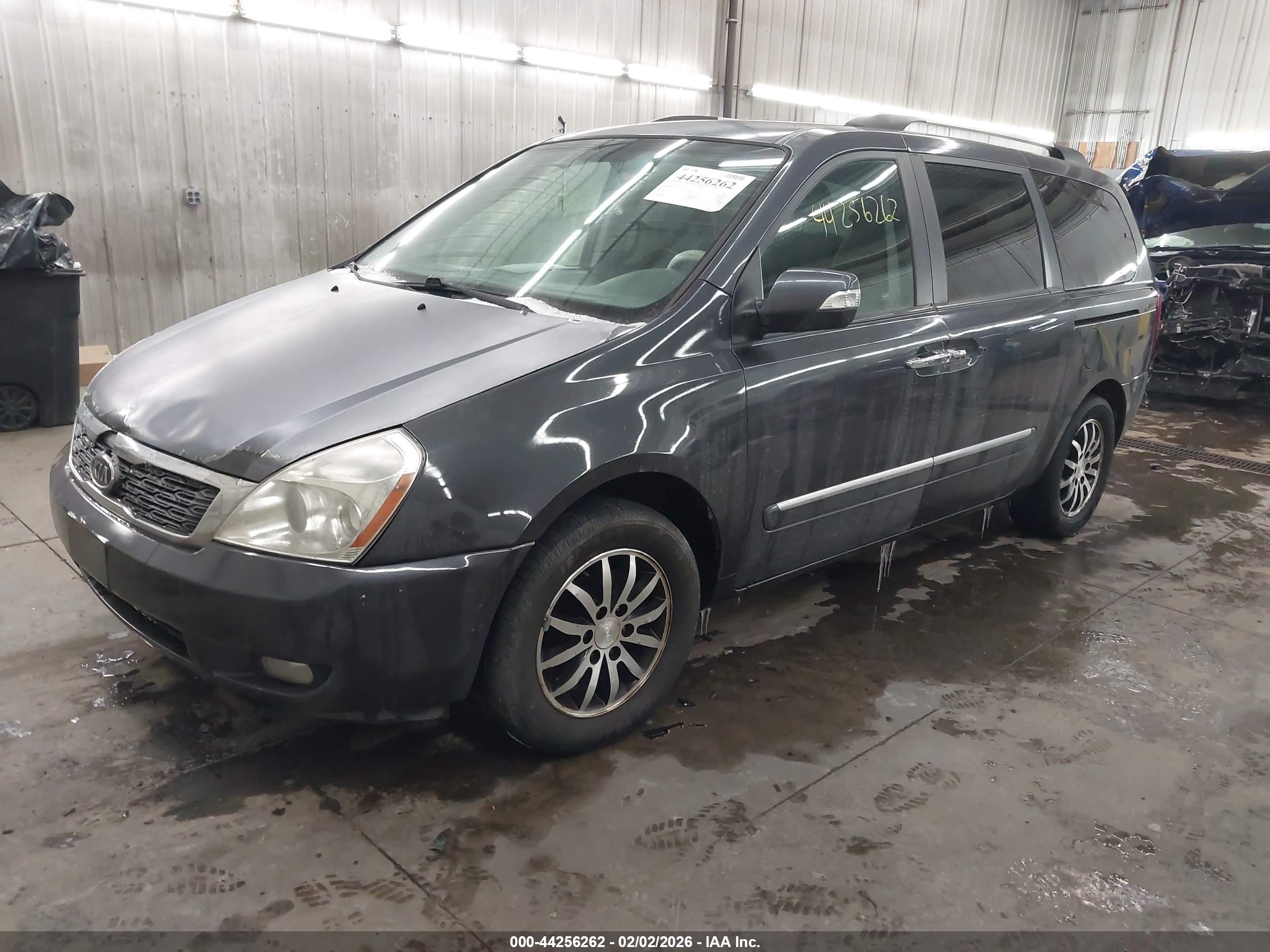 KIA SEDONA image 2