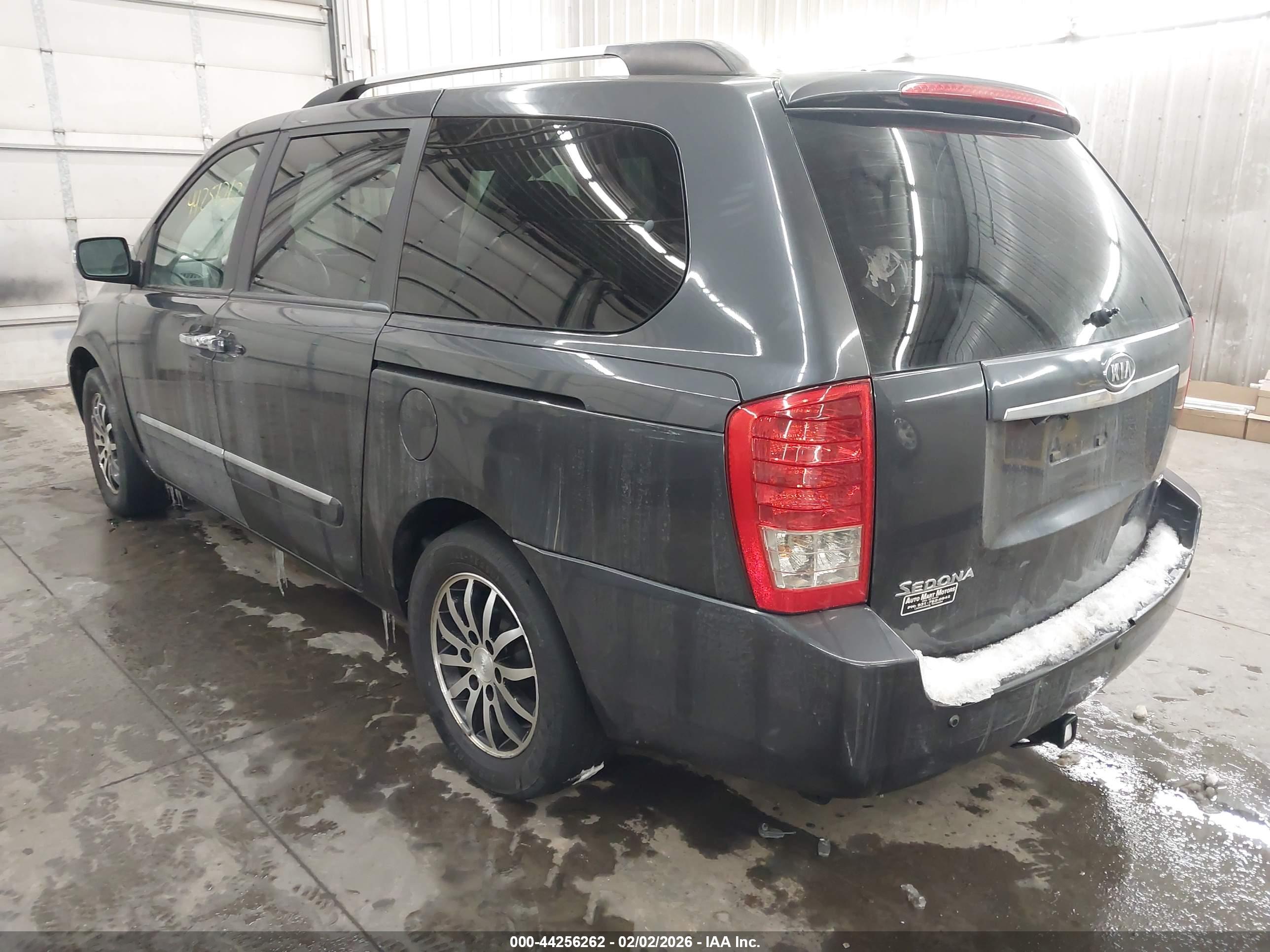 KIA SEDONA image 3