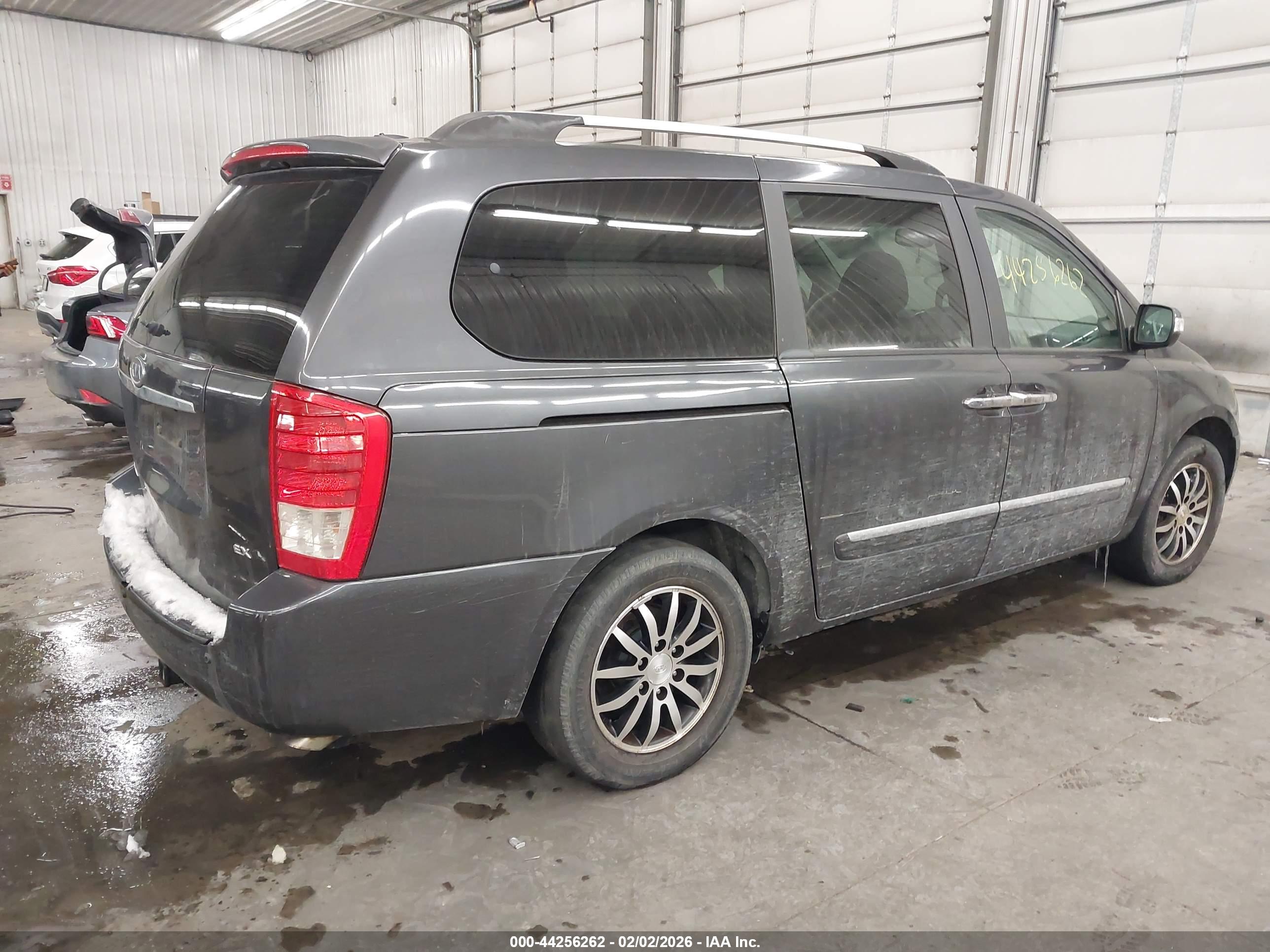 KIA SEDONA image 4