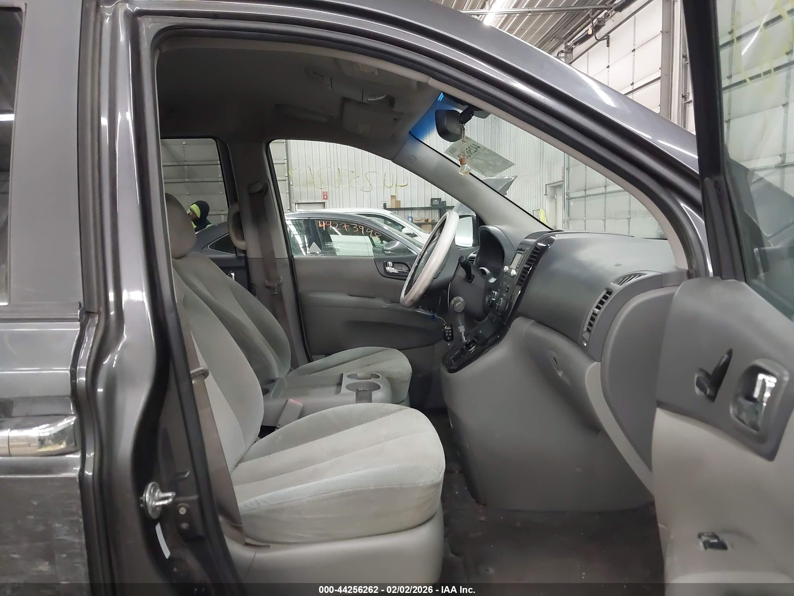 KIA SEDONA image 5