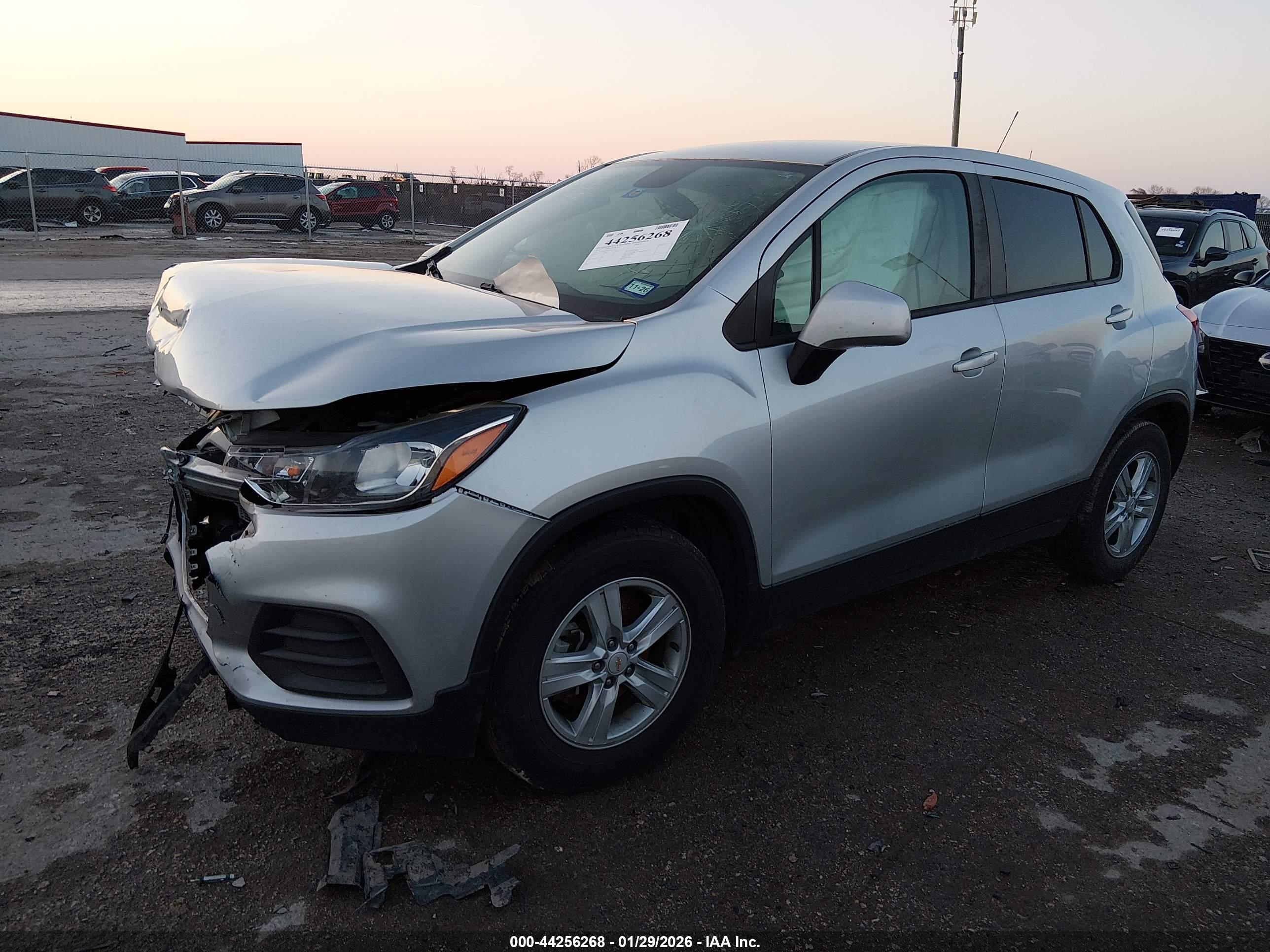 CHEVROLET TRAX image 2