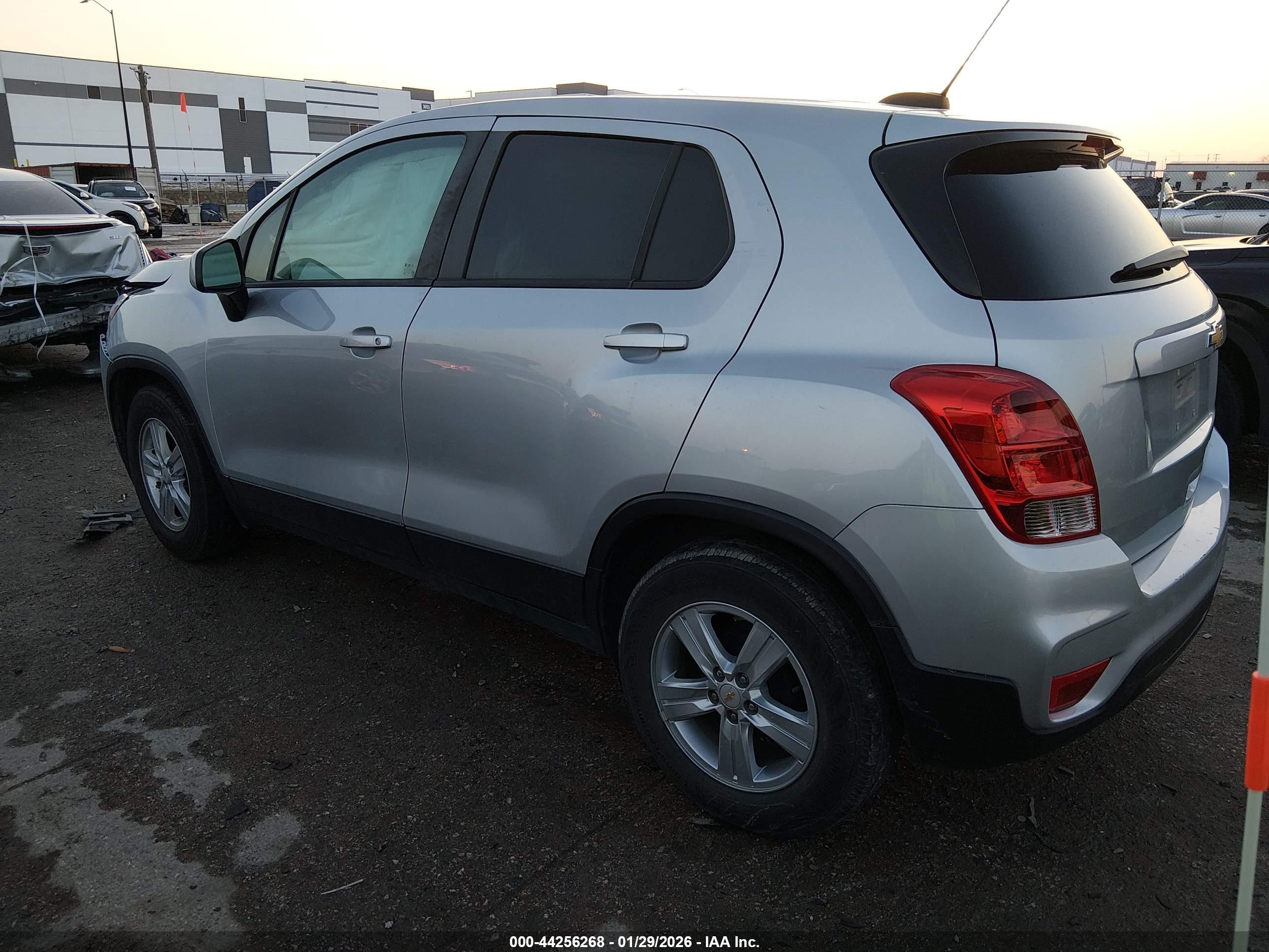CHEVROLET TRAX image 3