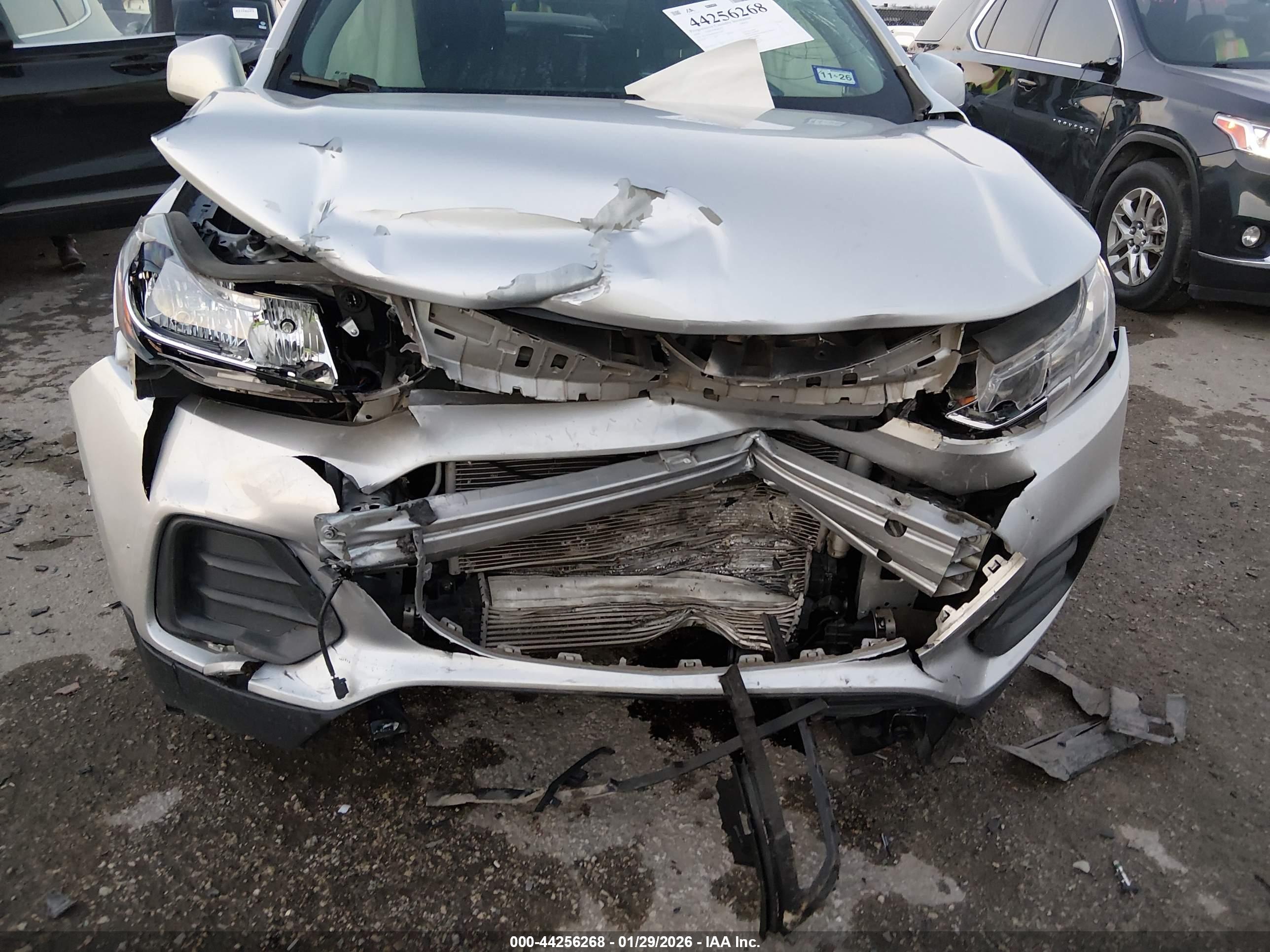 CHEVROLET TRAX image 6