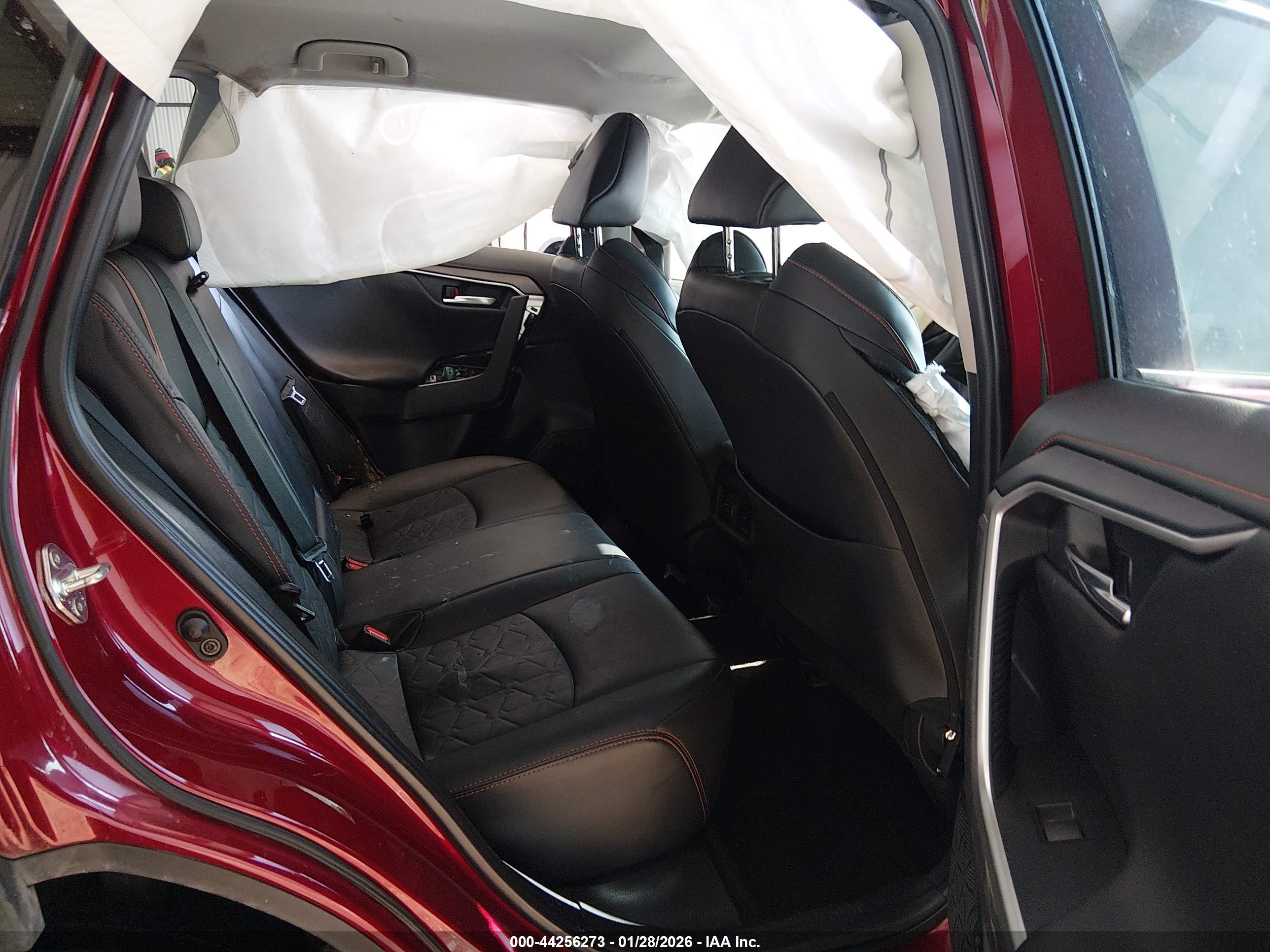 TOYOTA RAV4 image 8