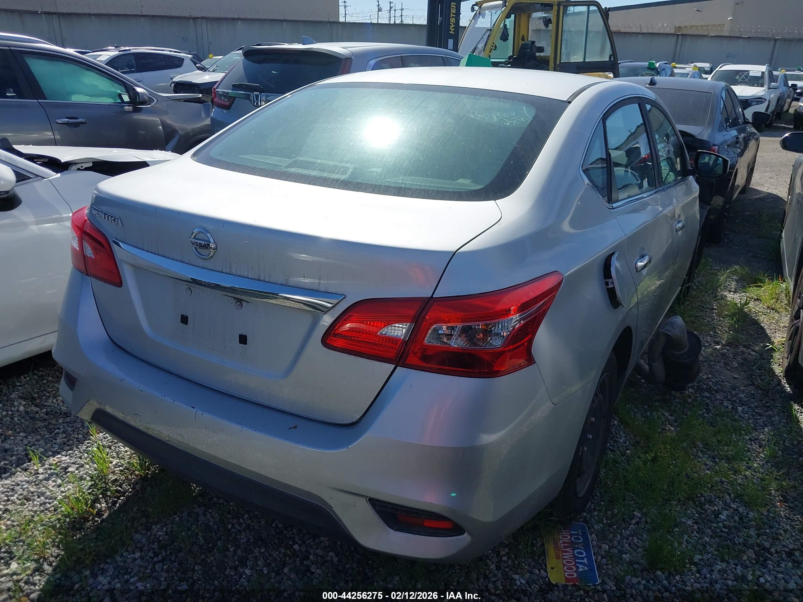 NISSAN SENTRA image 4