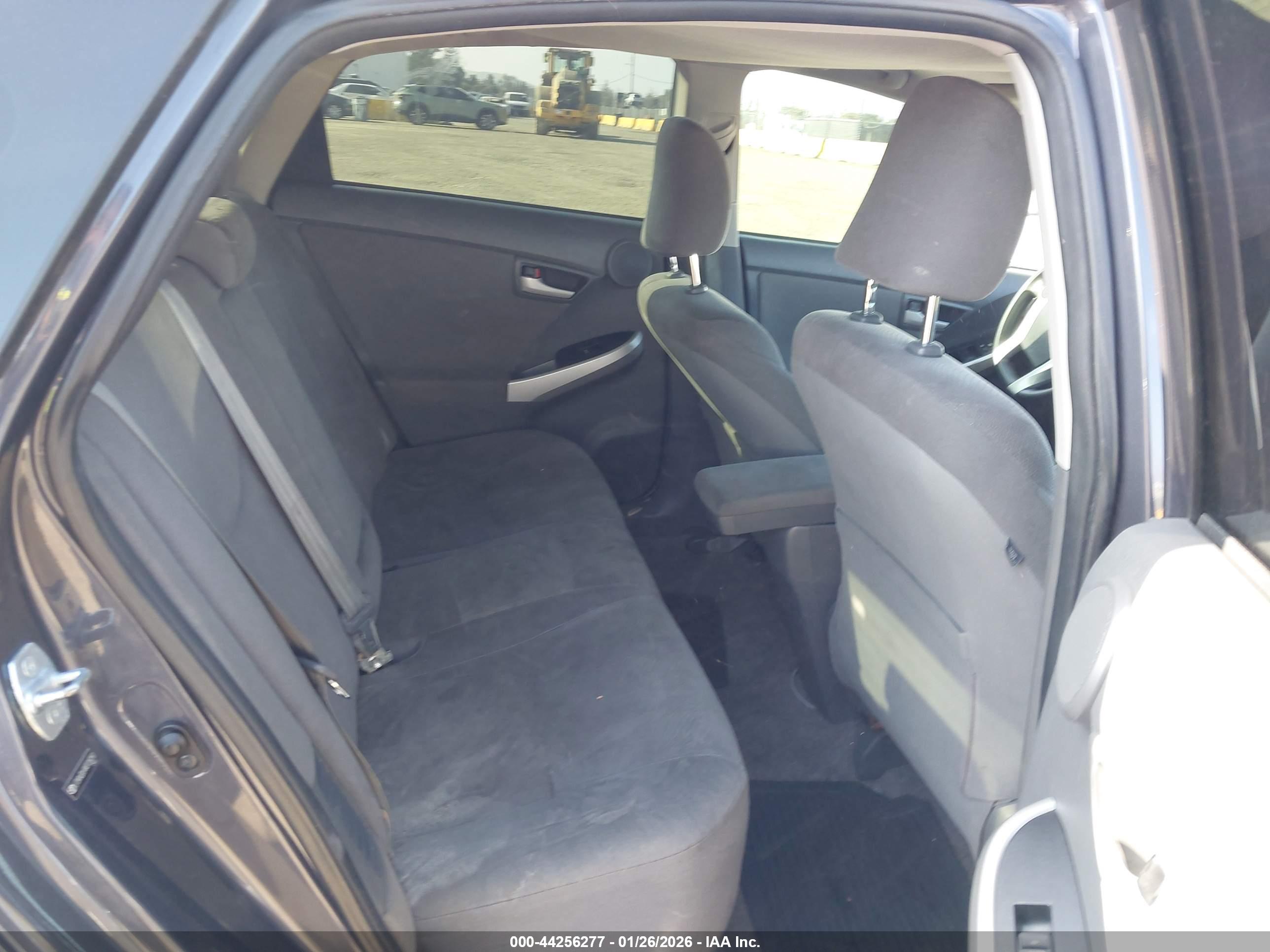 TOYOTA PRIUS image 8