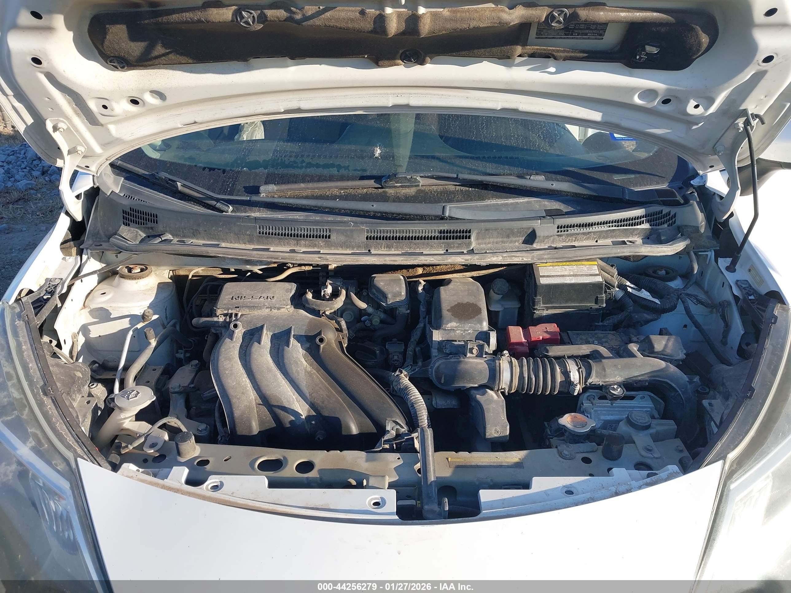 NISSAN VERSA image 10