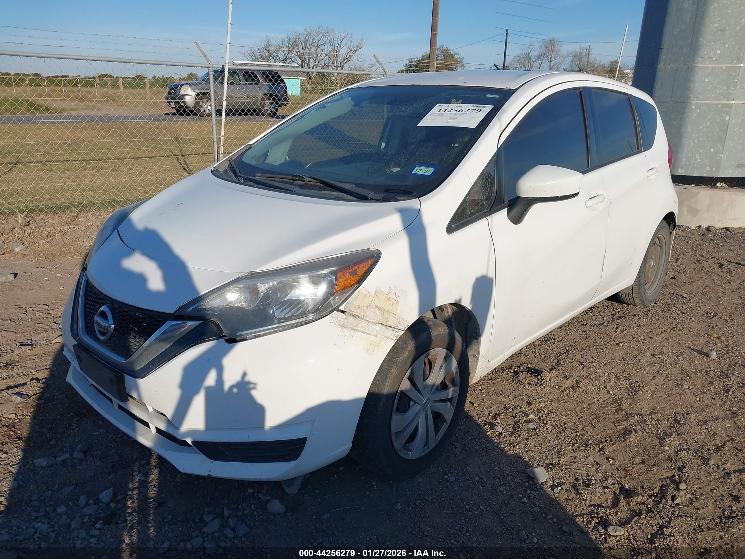 NISSAN VERSA image 2
