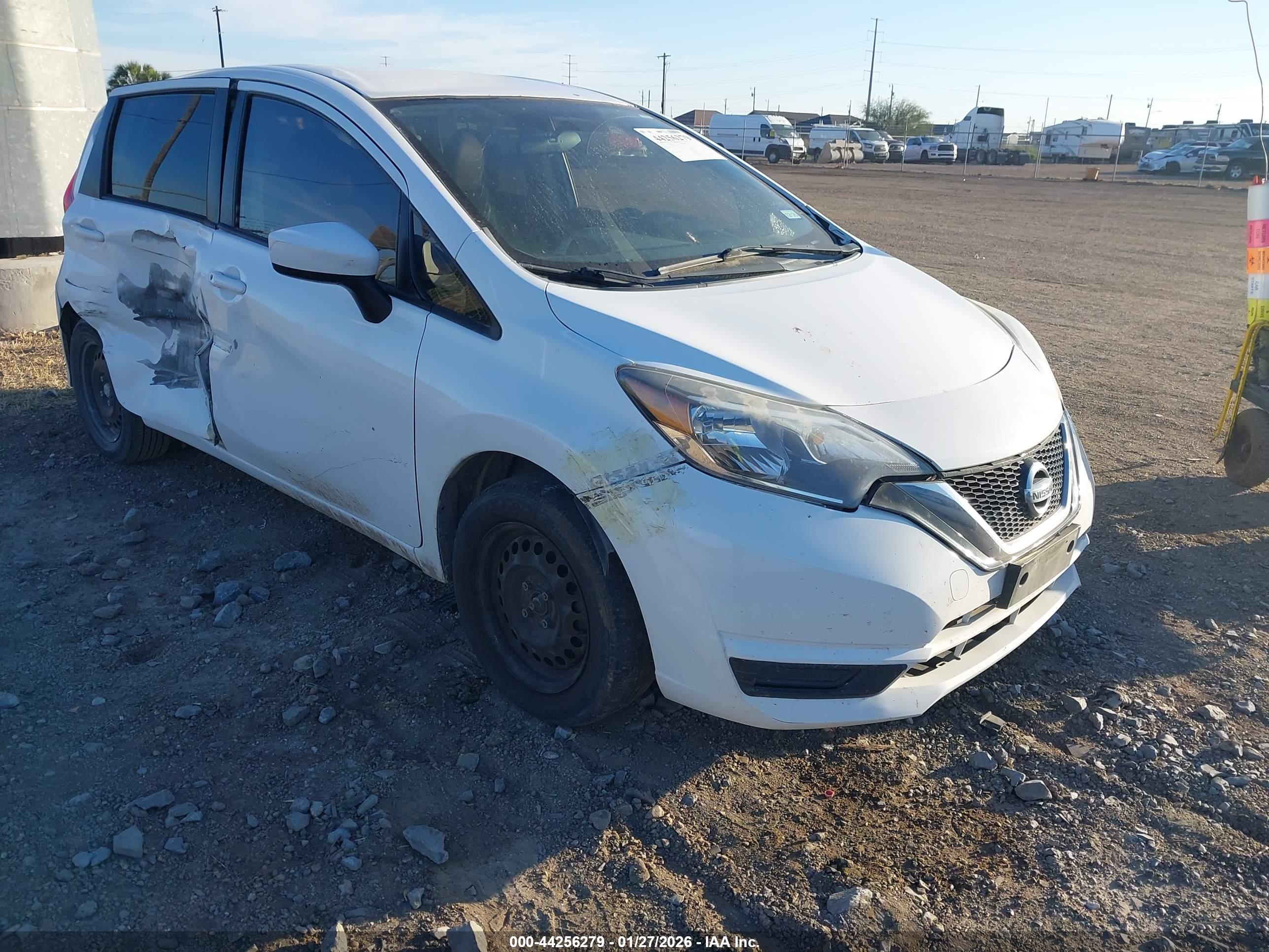 NISSAN VERSA image 6