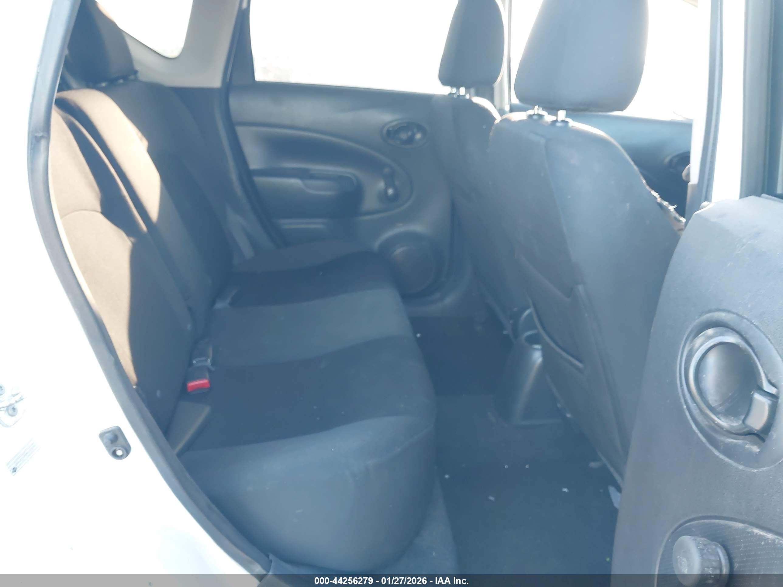 NISSAN VERSA image 8