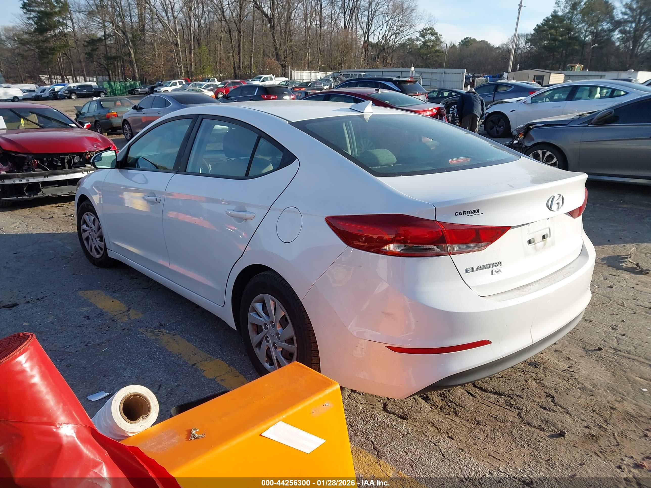 HYUNDAI ELANTRA image 3