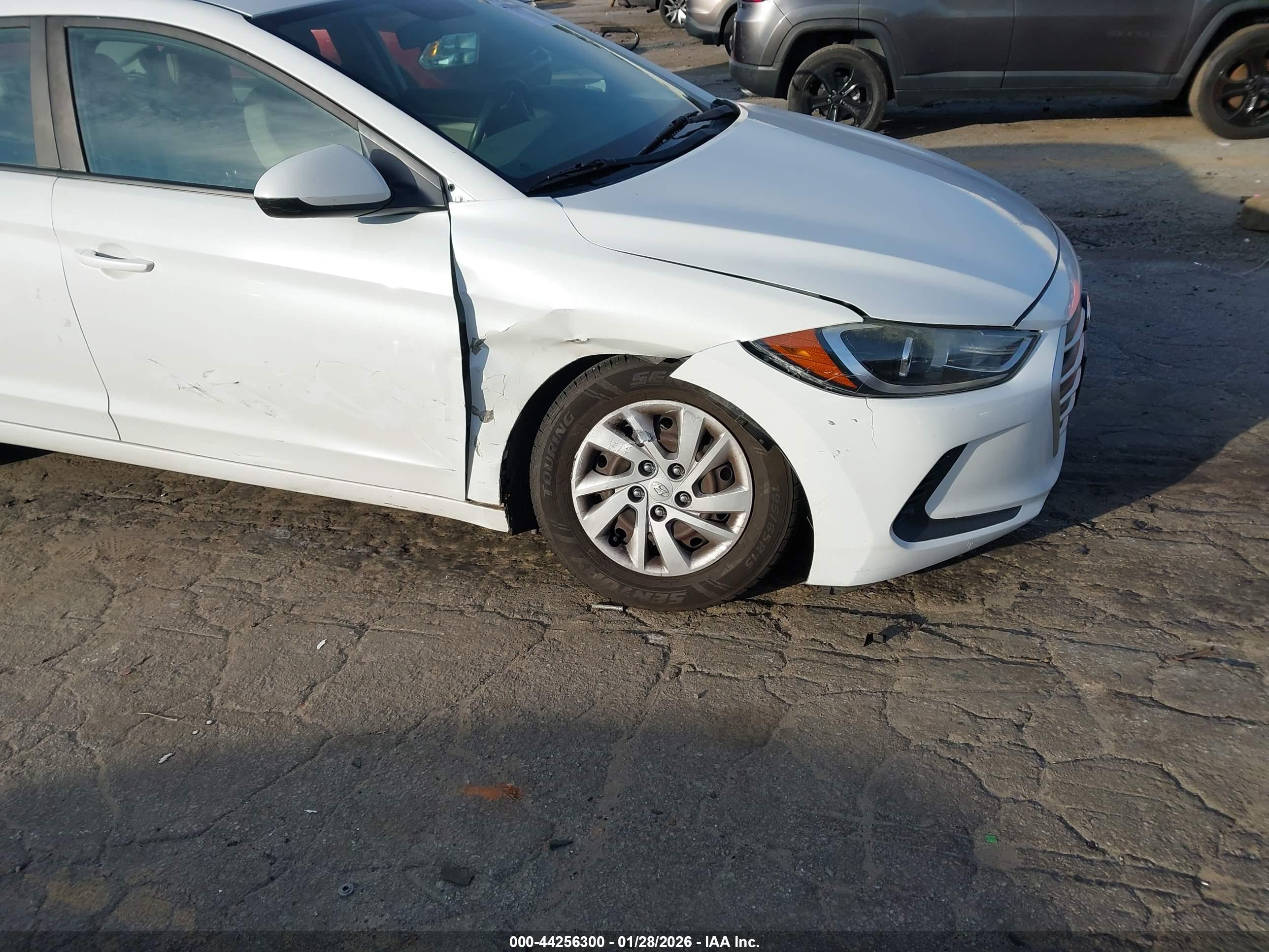 HYUNDAI ELANTRA image 6