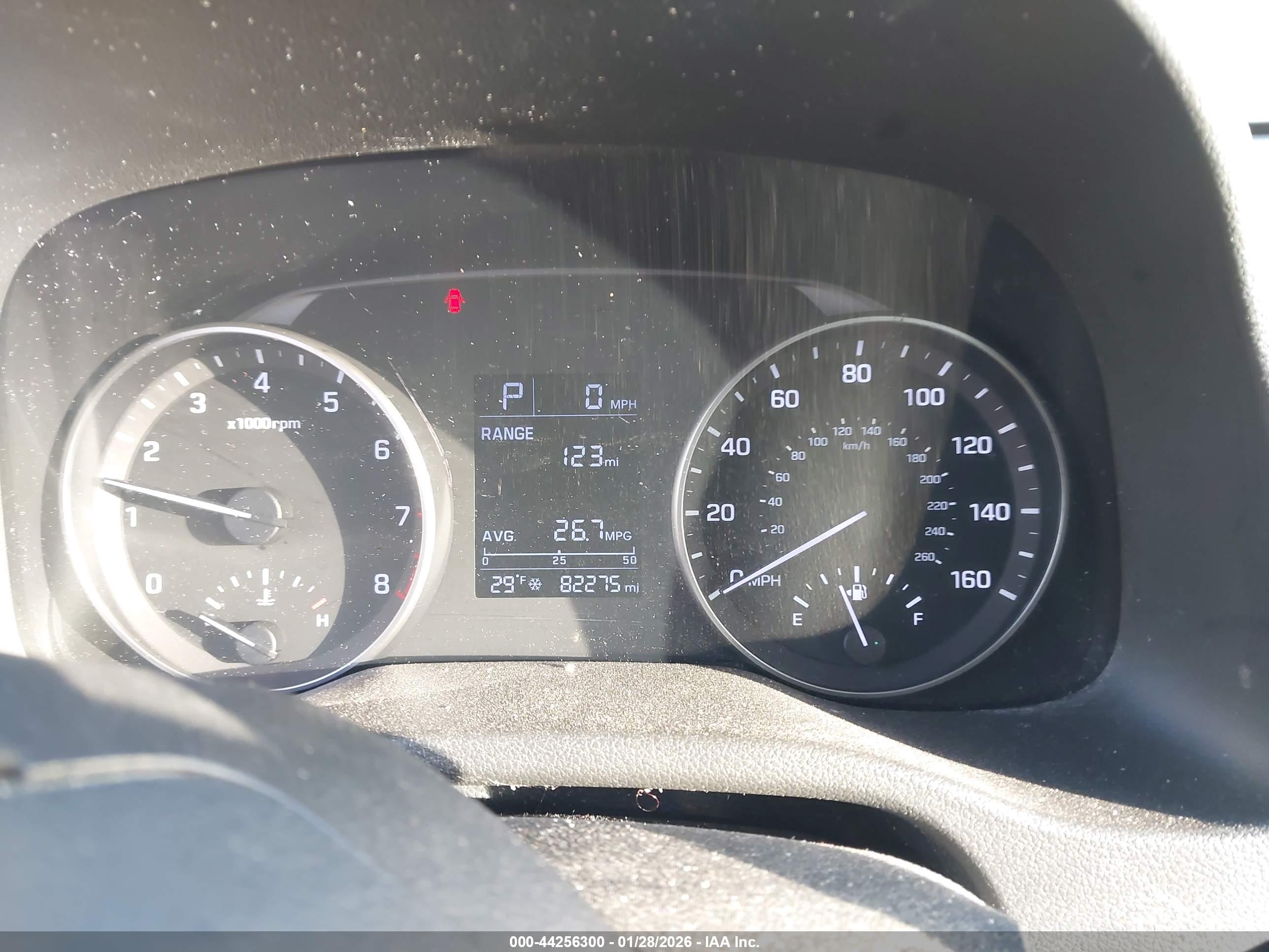 HYUNDAI ELANTRA image 7