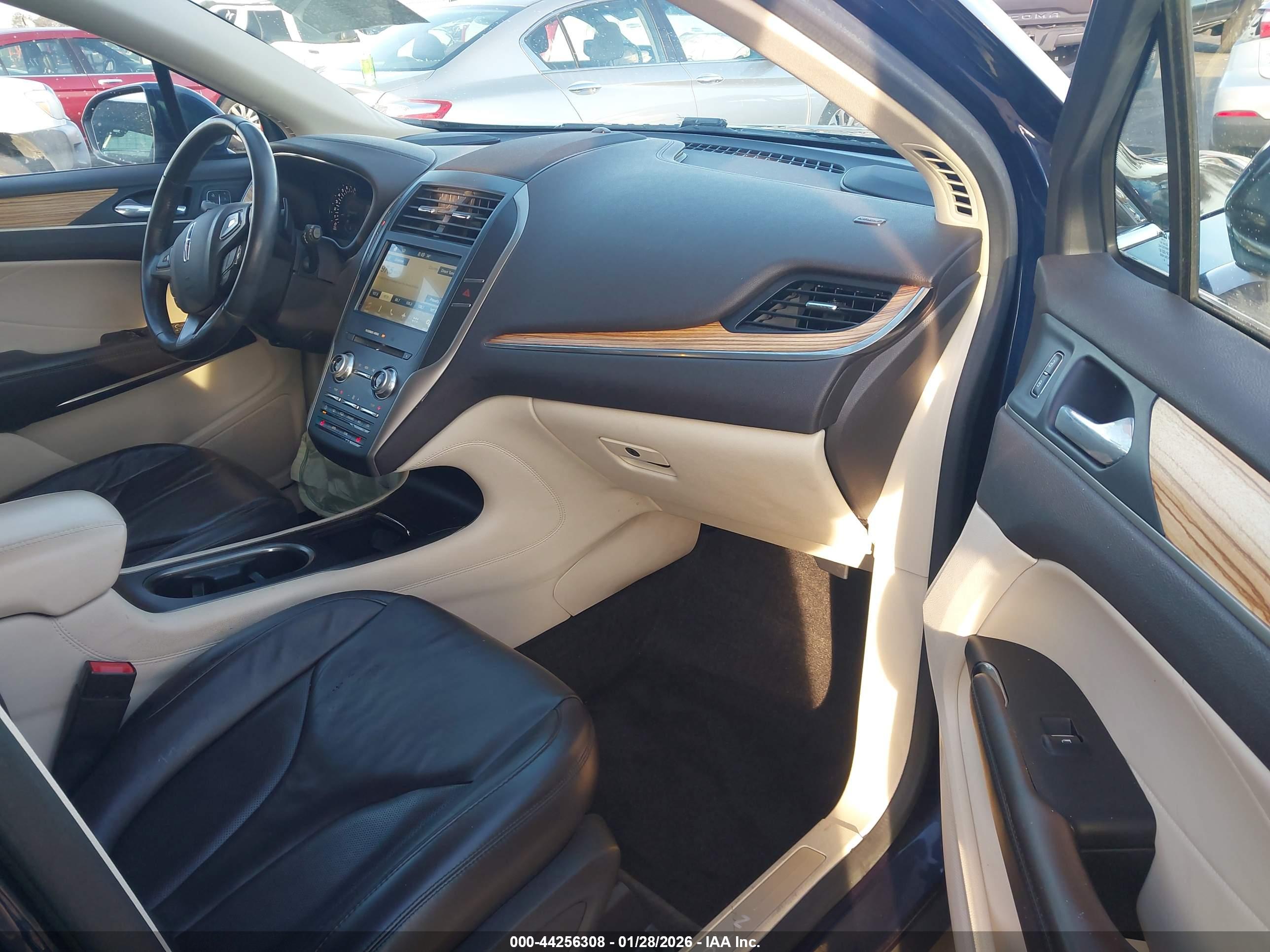 LINCOLN MKC image 5