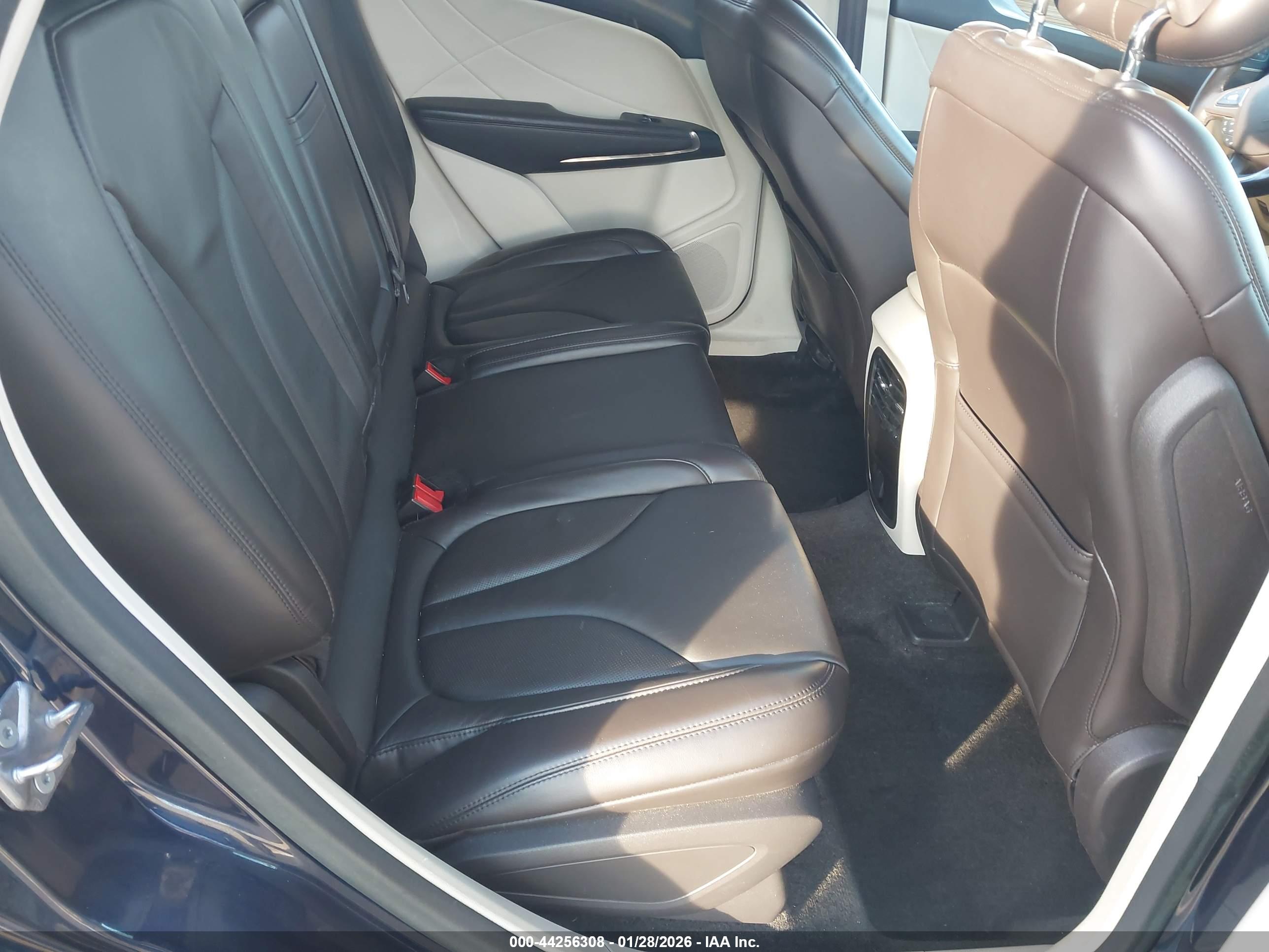 LINCOLN MKC image 8