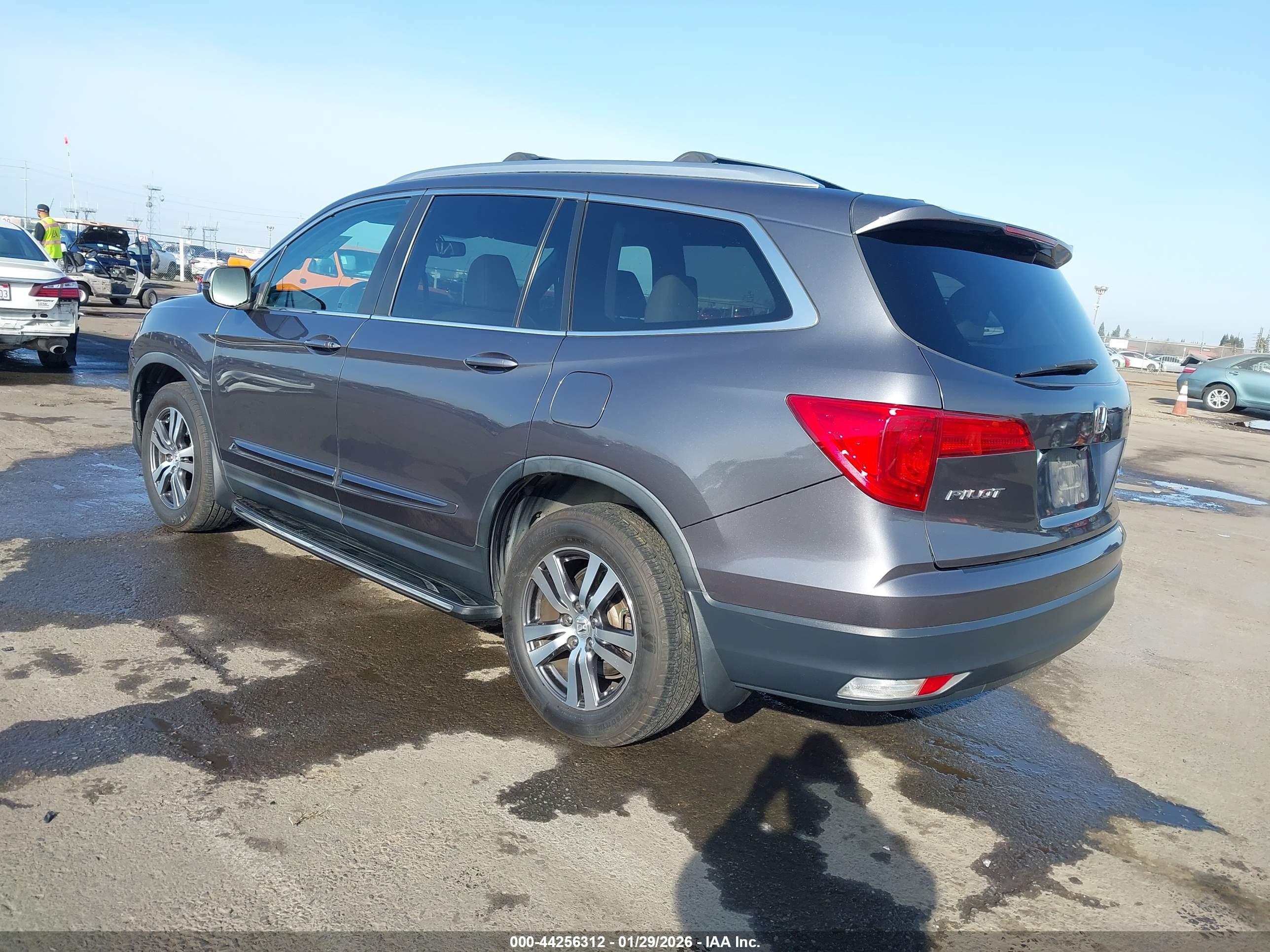 HONDA PILOT image 3