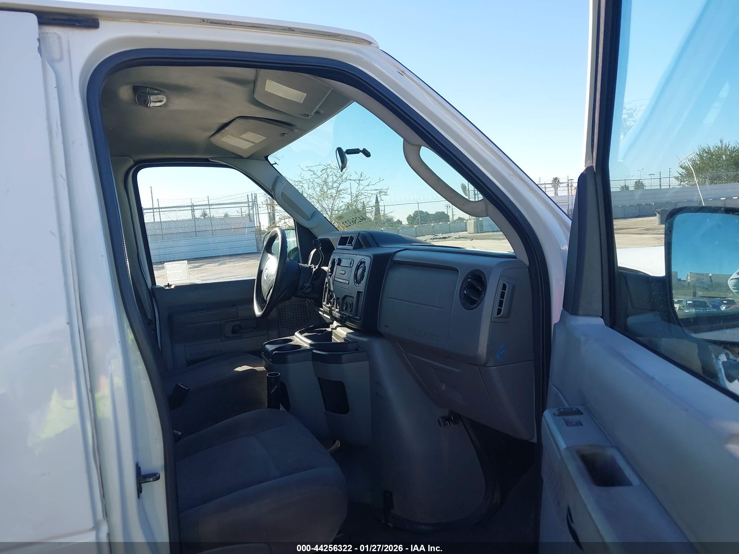 FORD E-150 image 5