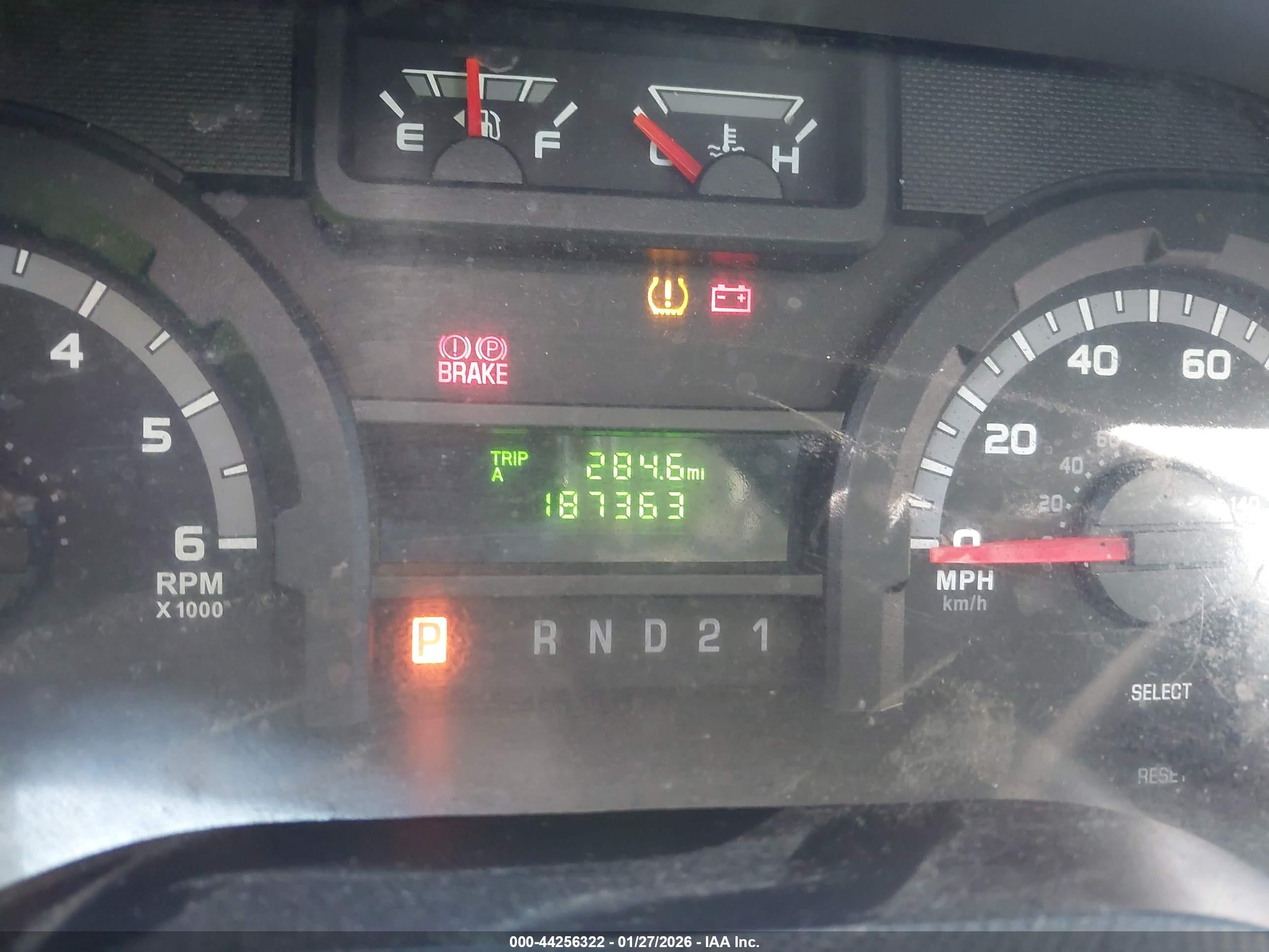 FORD E-150 image 7