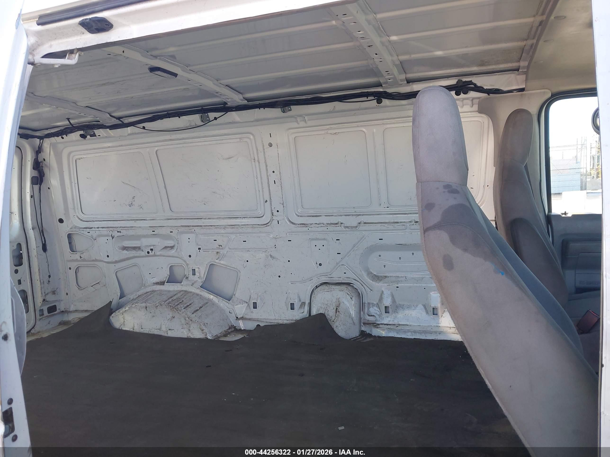 FORD E-150 image 8