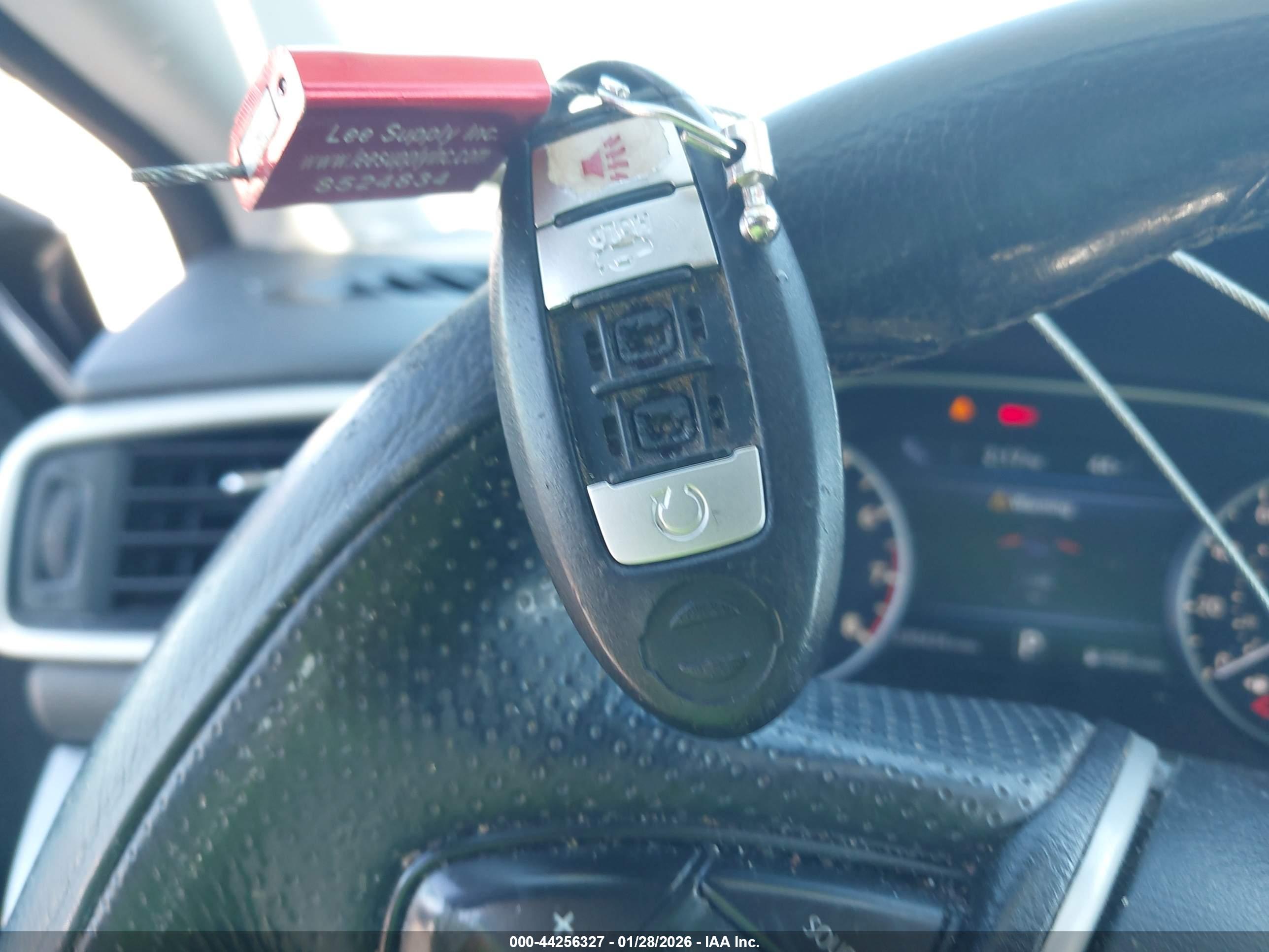 NISSAN MAXIMA image 11