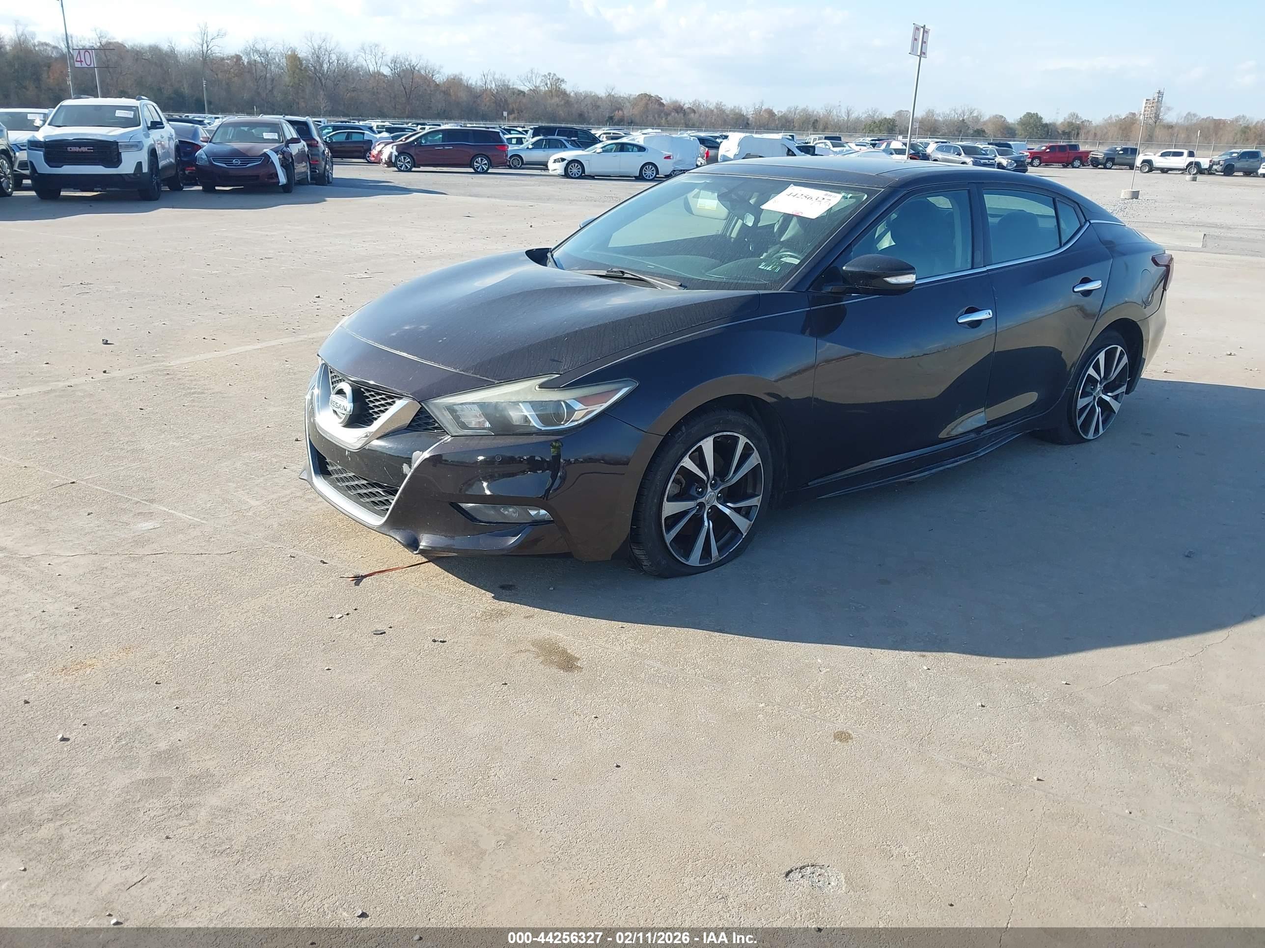 NISSAN MAXIMA image 2