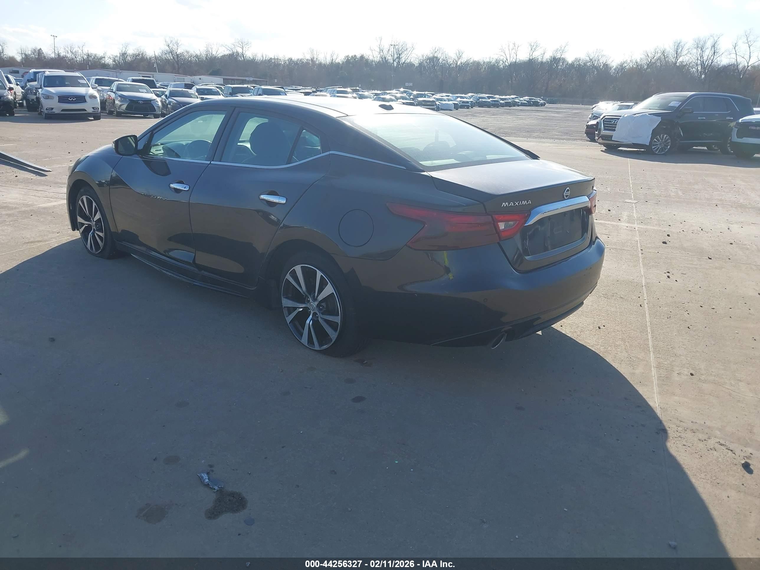 NISSAN MAXIMA image 3