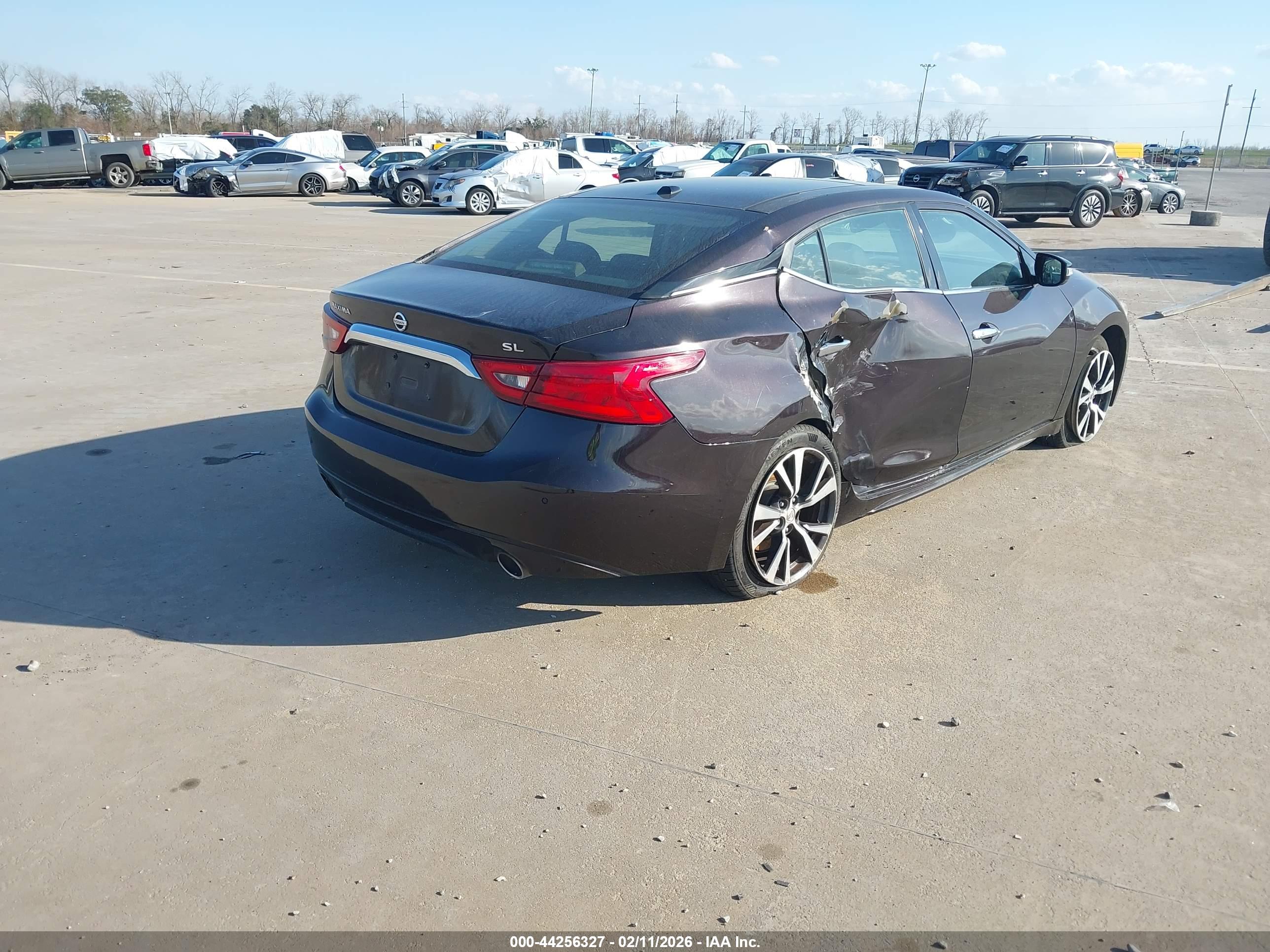 NISSAN MAXIMA image 4