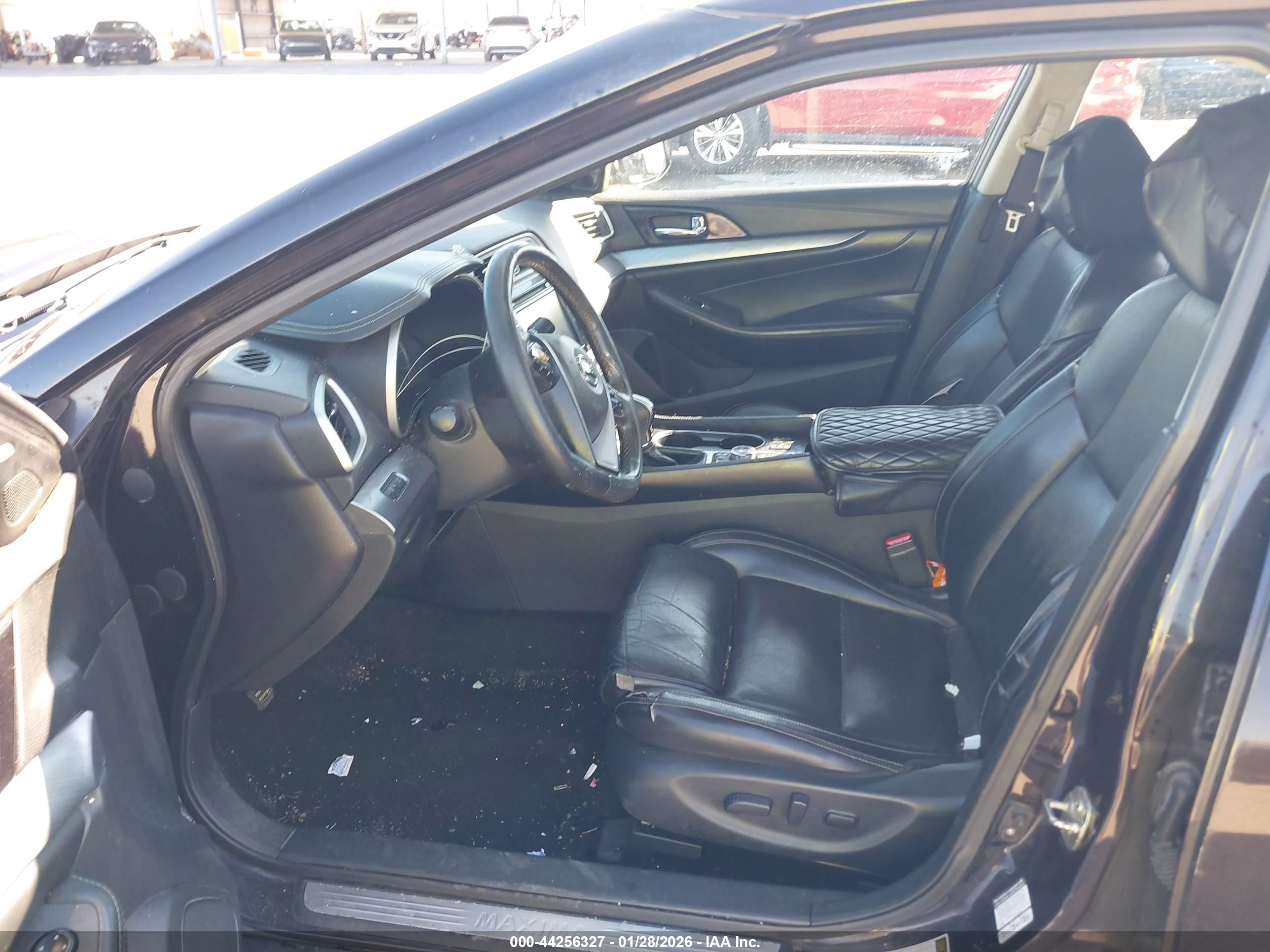 NISSAN MAXIMA image 5