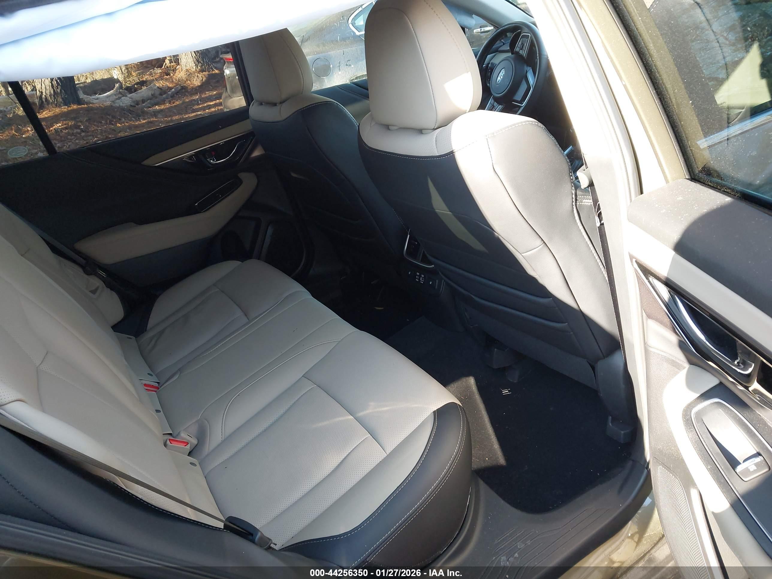 SUBARU OUTBACK image 8