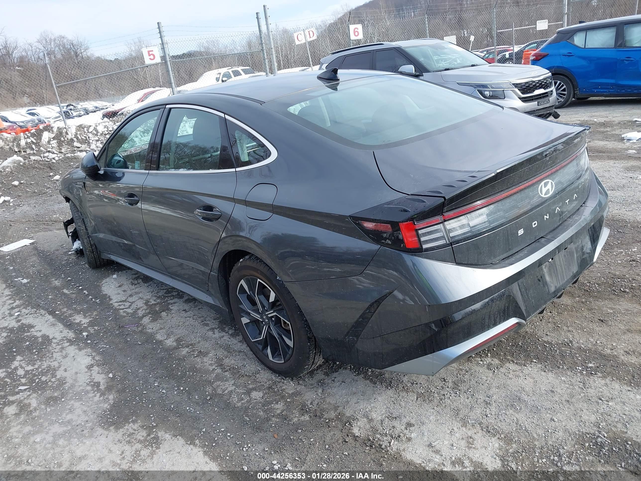 HYUNDAI SONATA image 3