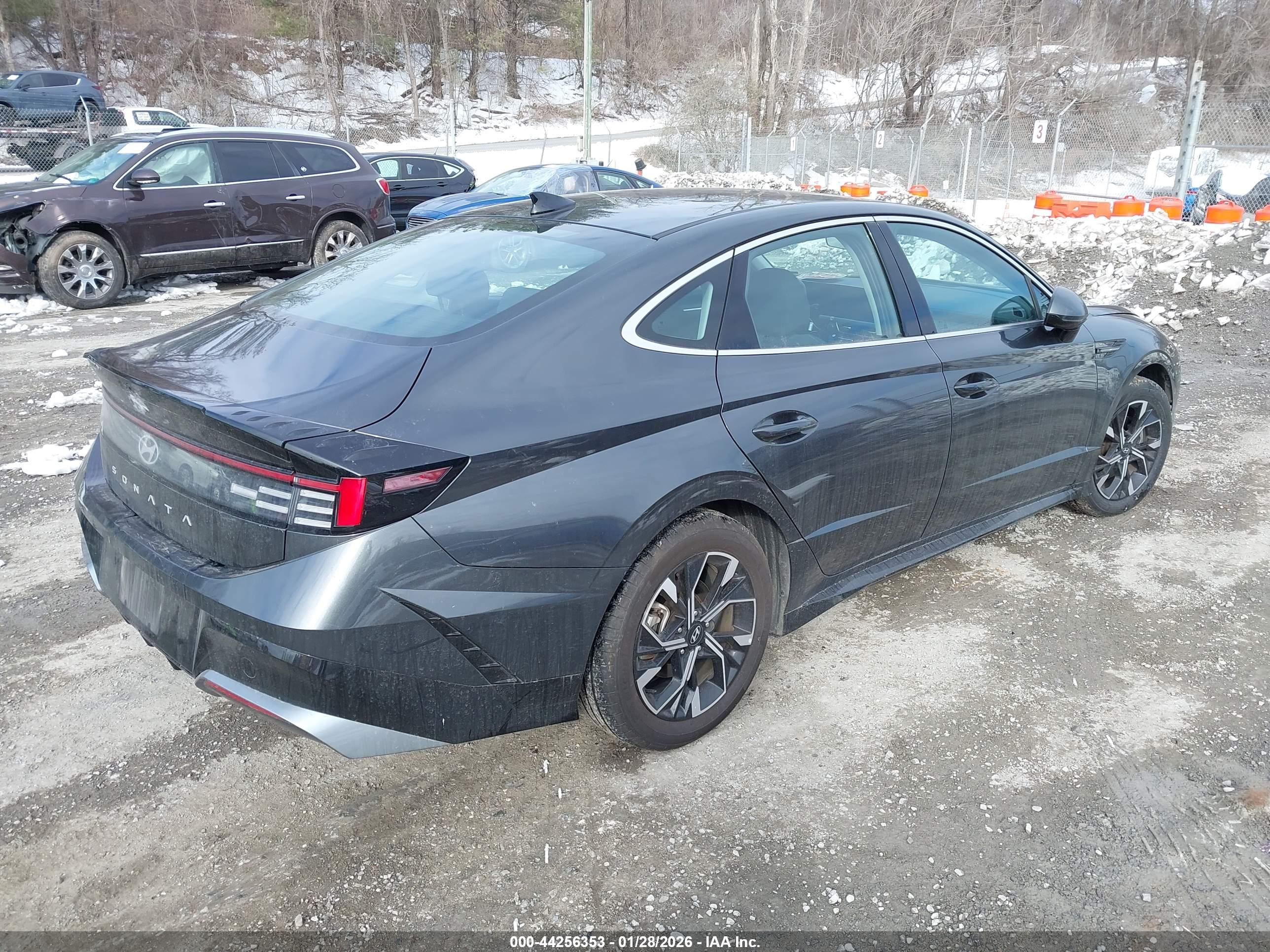 HYUNDAI SONATA image 4