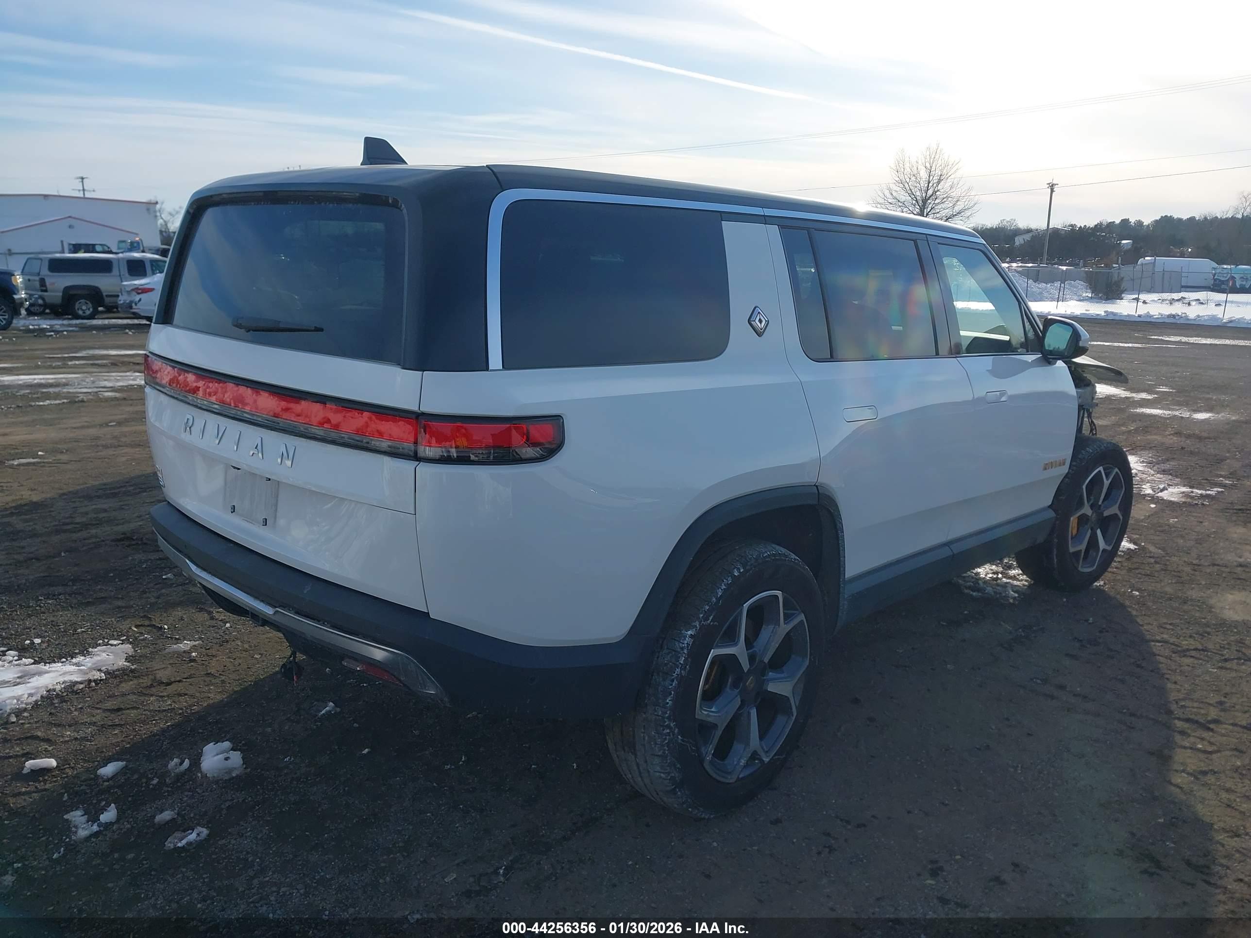 RIVIAN R1S image 4