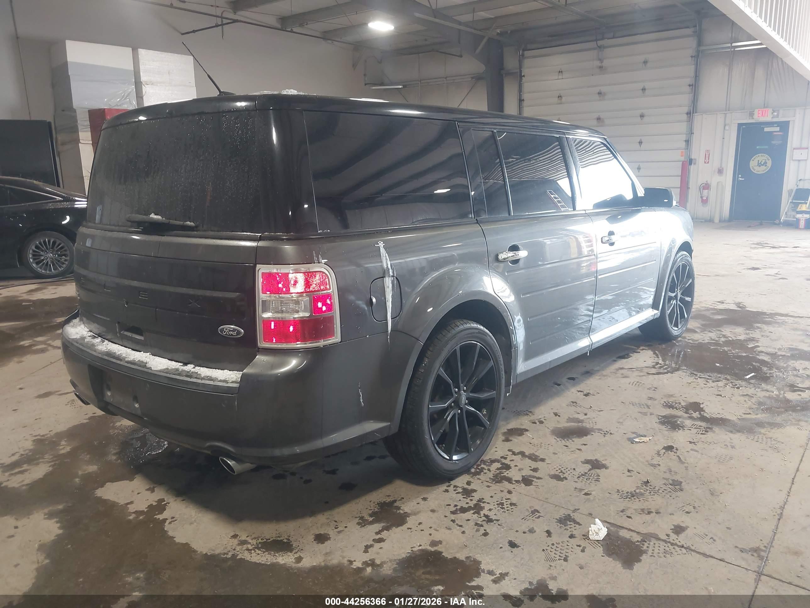 FORD FLEX image 4
