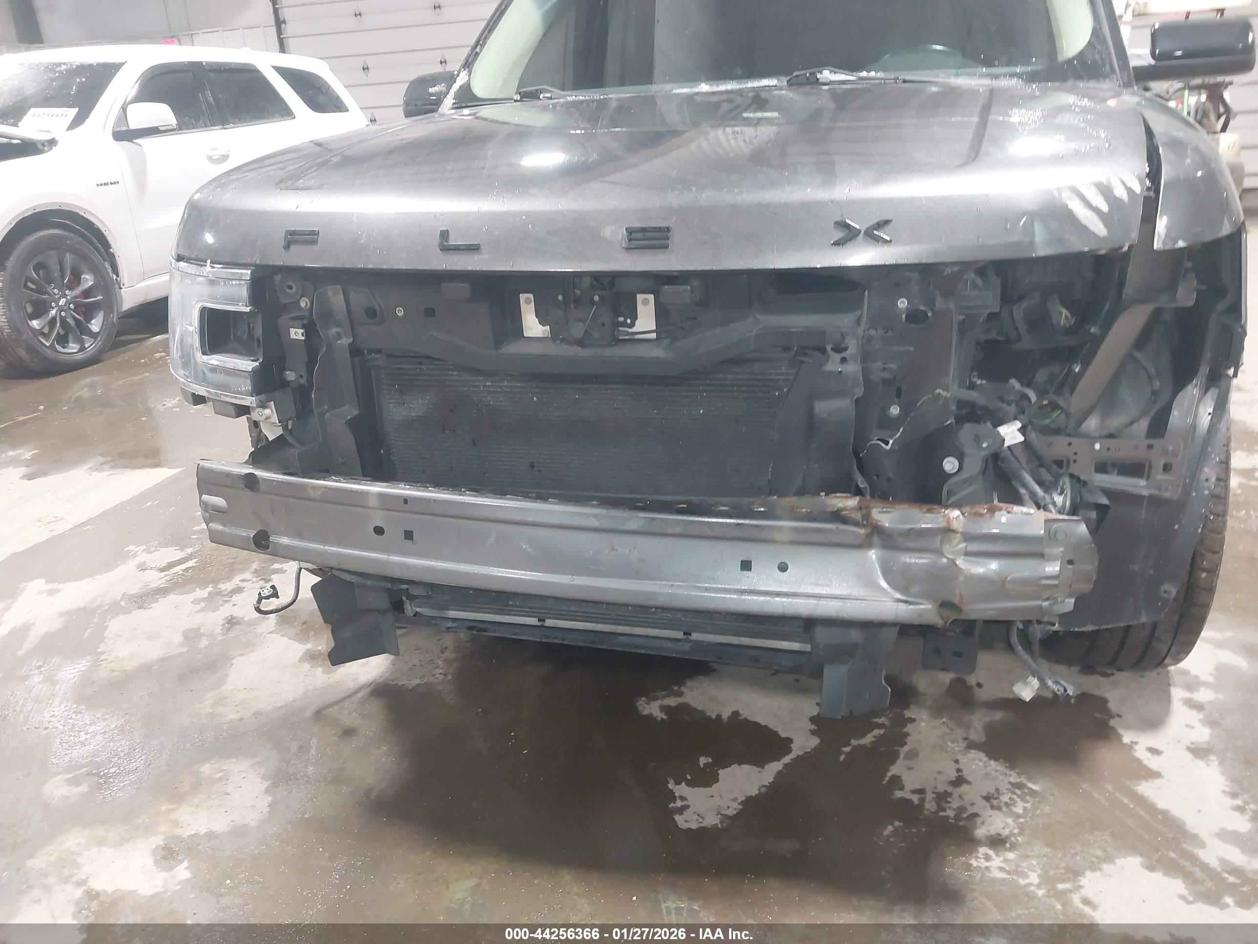 FORD FLEX image 6