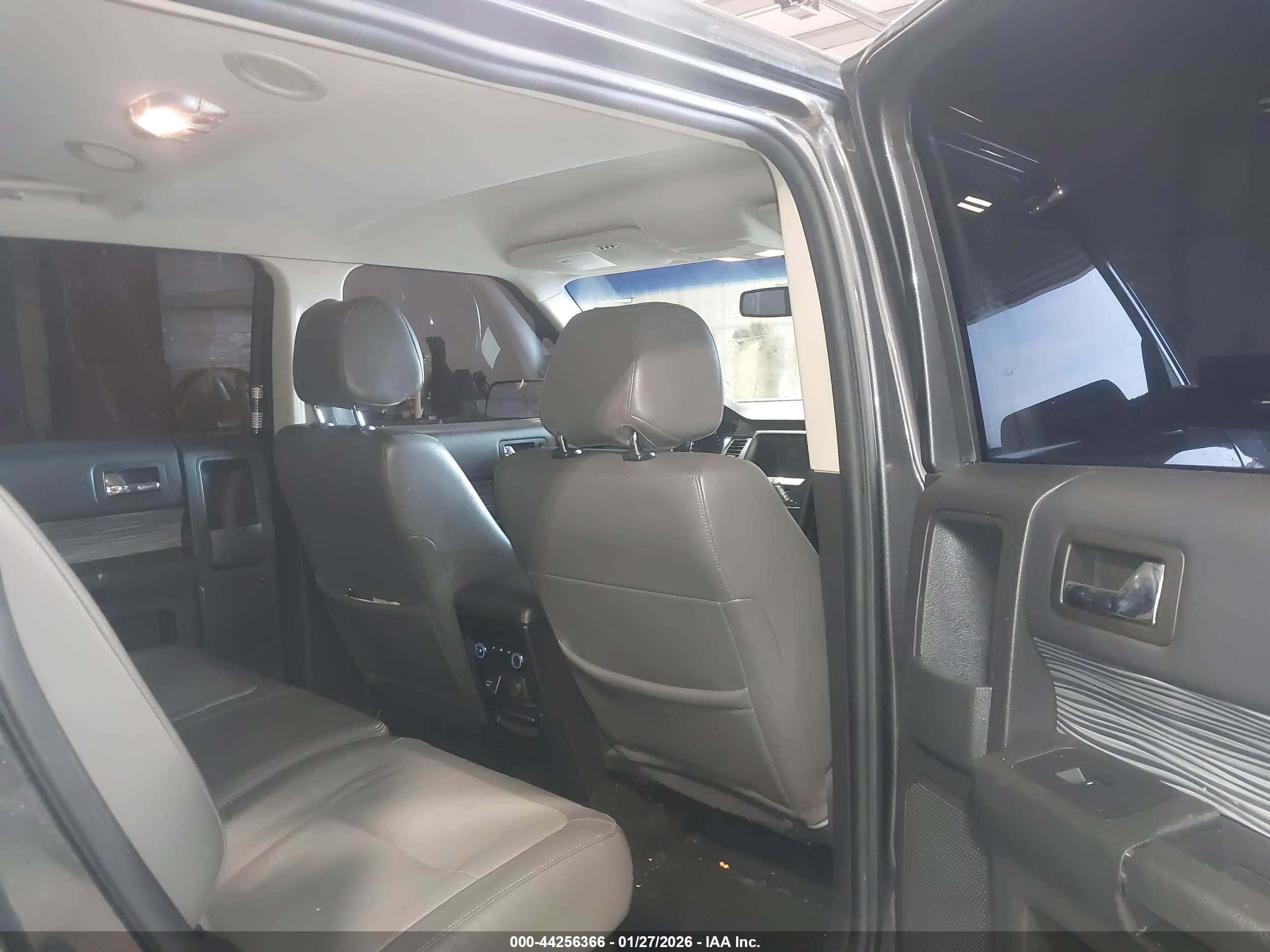 FORD FLEX image 8