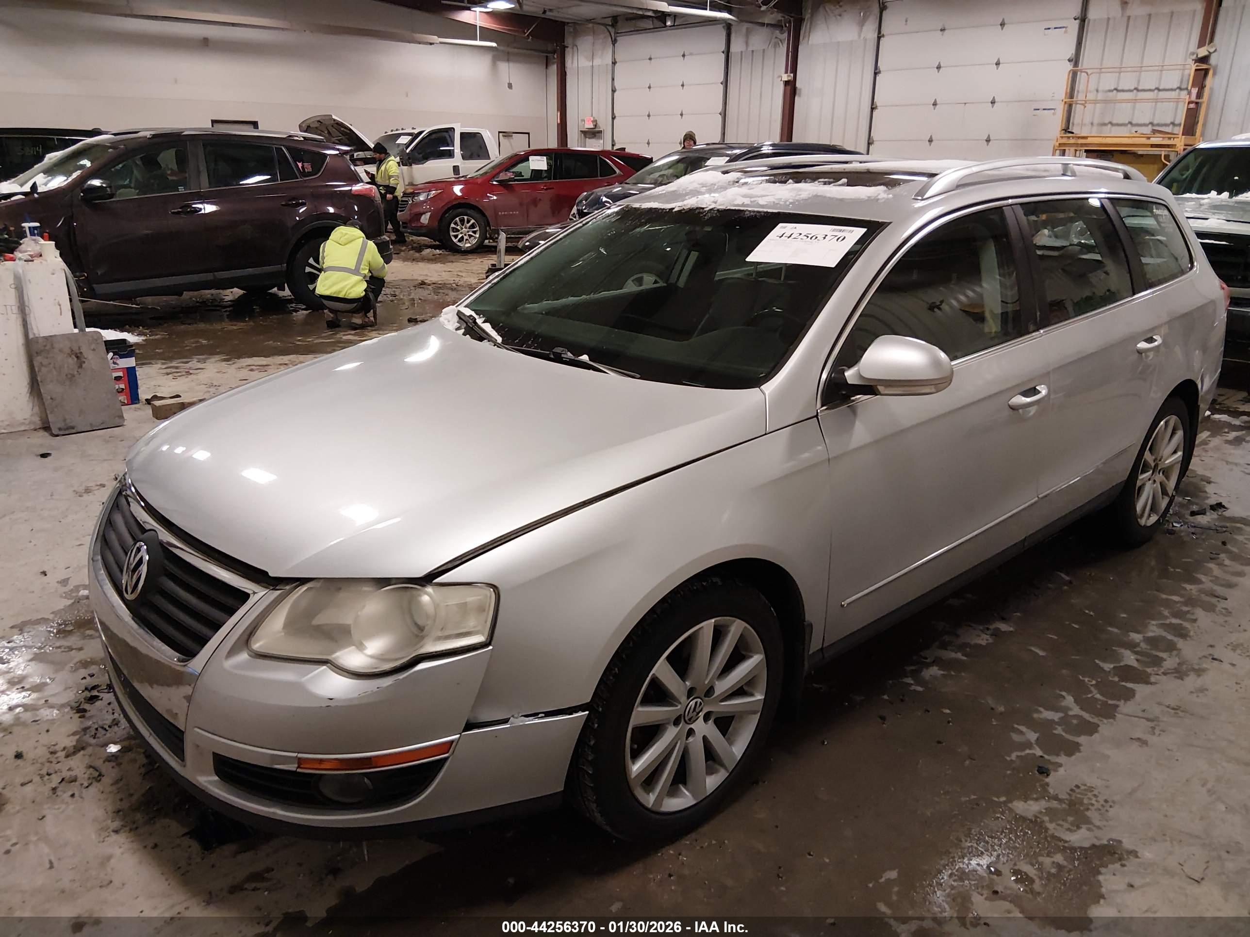 VOLKSWAGEN PASSAT image 2