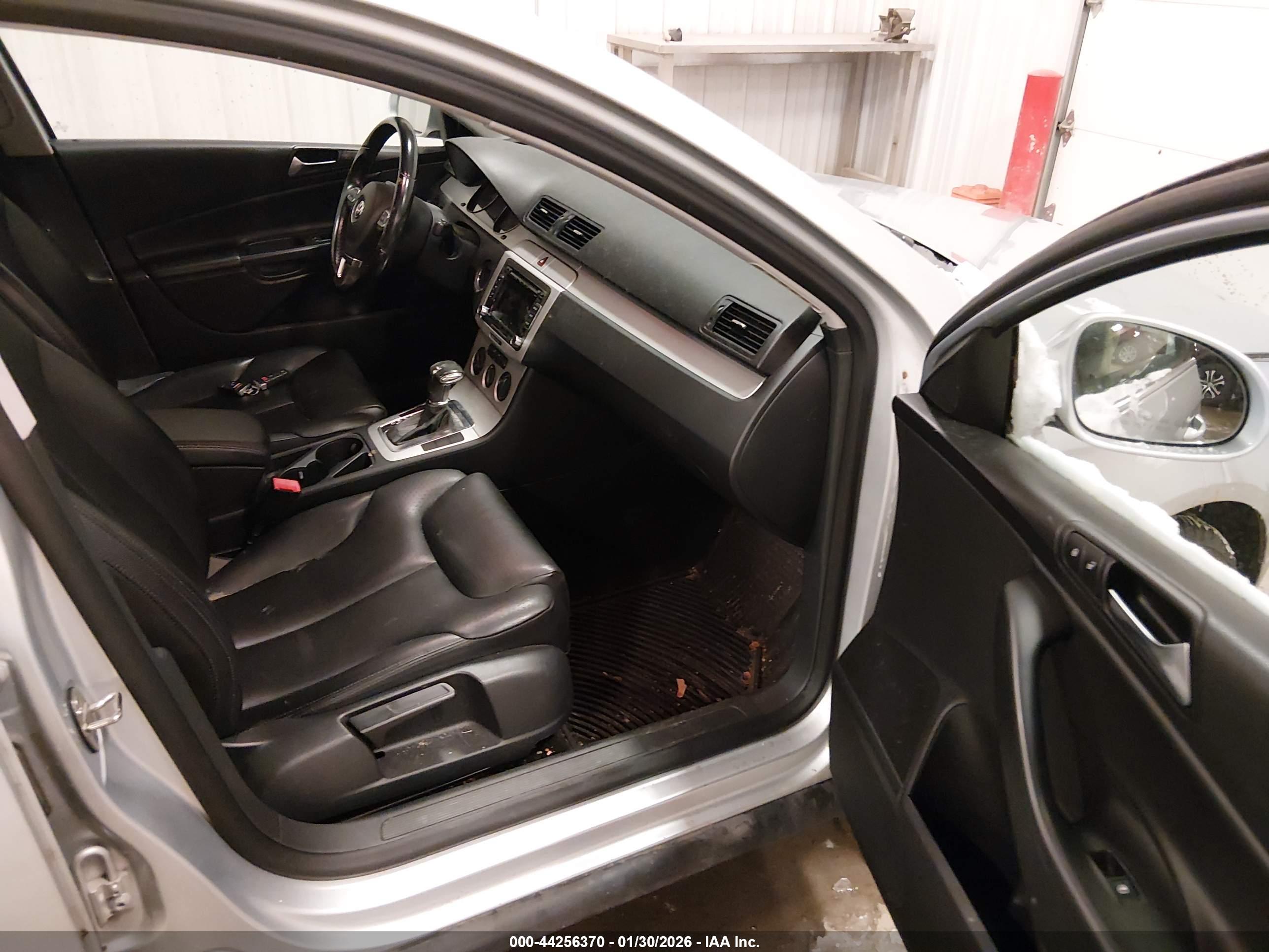 VOLKSWAGEN PASSAT image 5