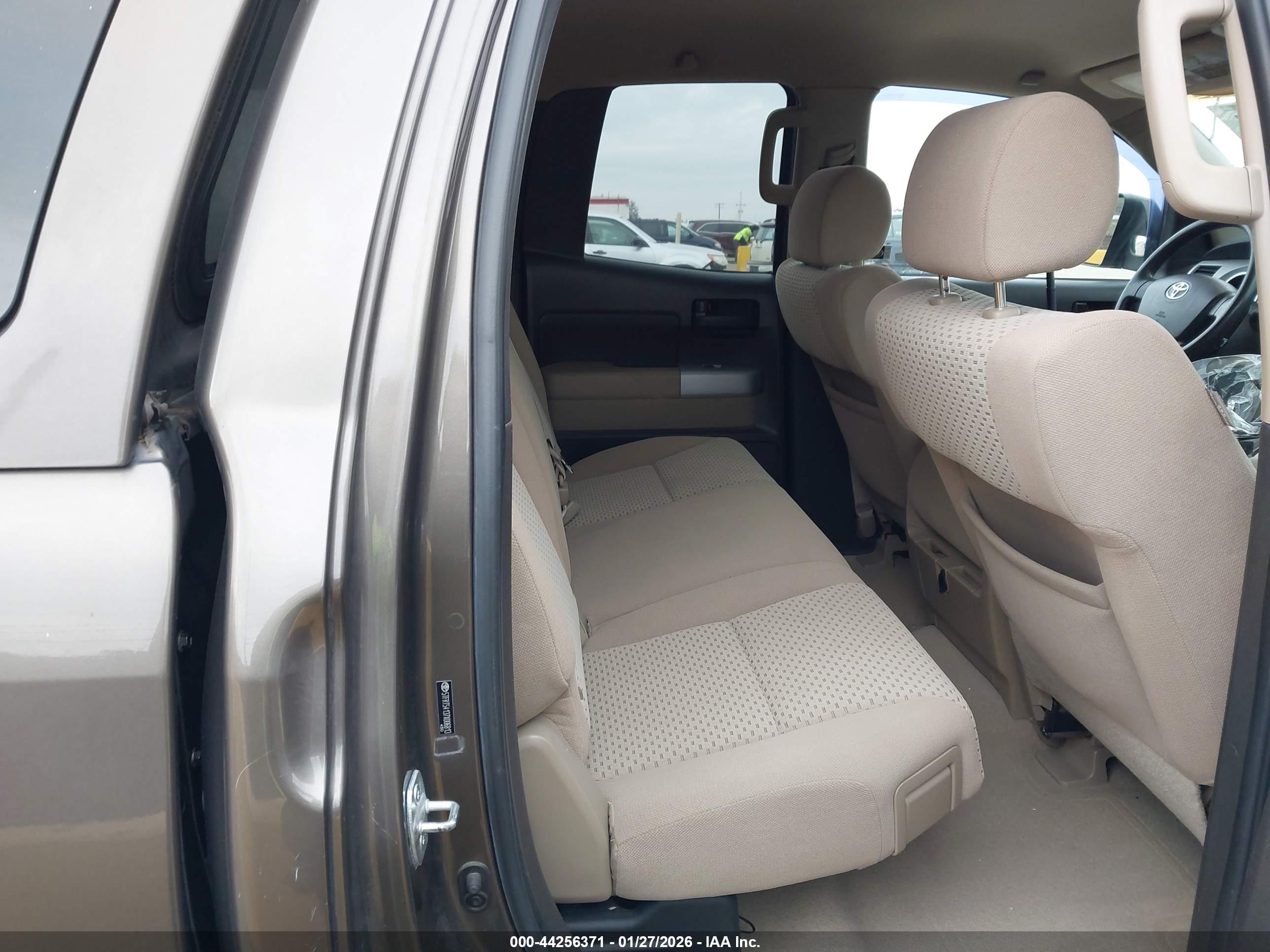 TOYOTA TUNDRA image 8